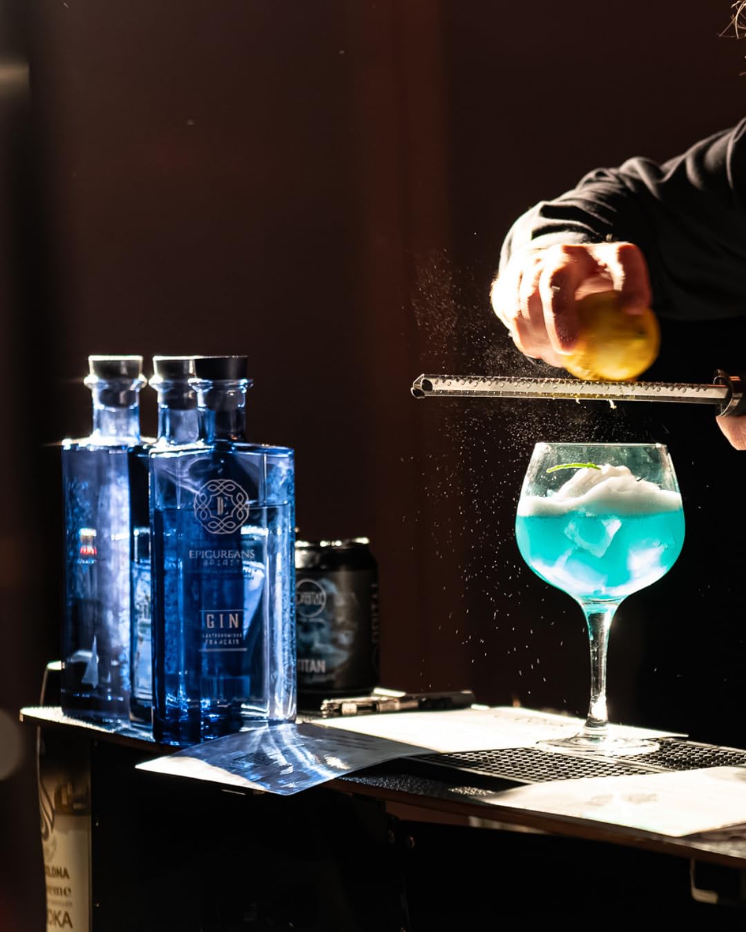 EPICUREANS SPIRIT - Le Gin Gastronomique Français, Citron de Menton, Cassis de Bourgogne et Verveine du Velay - 17 Médailles, 10 en Or - Gin Premium - 40%, 70cl