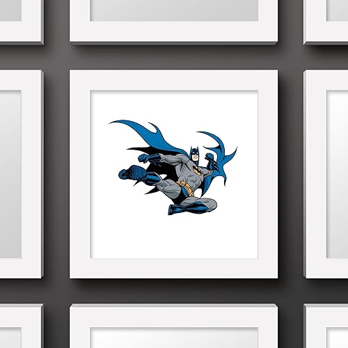 Miniatura 18 de Trends International Gallery Pops DC Comics Batman - Póster de pared de Action Kick, 12 x 12 pulgadas, versión enmarcada en negro Versión con marco
