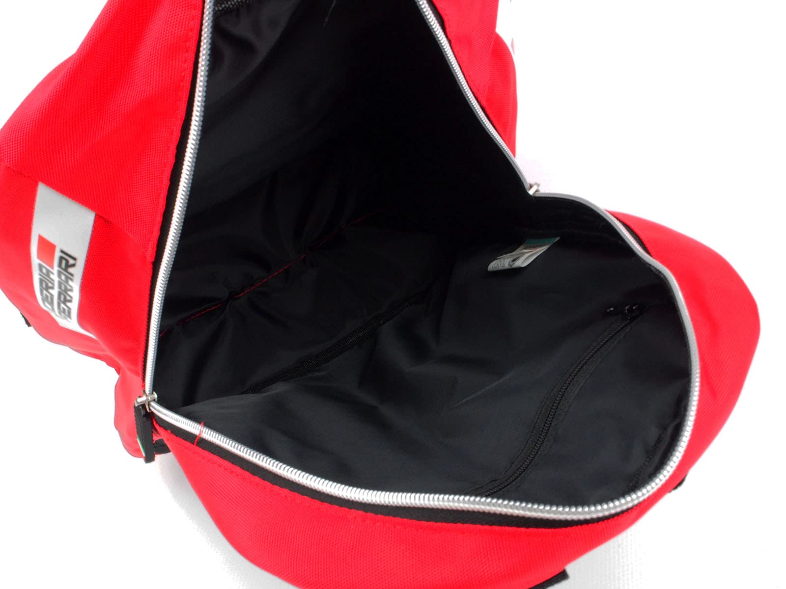 希少 新品 未使用 フェラーリ Ferrari グレーバックパック リュック 新品 限定品 フェラーリ プーマ バックパック リュック グレー