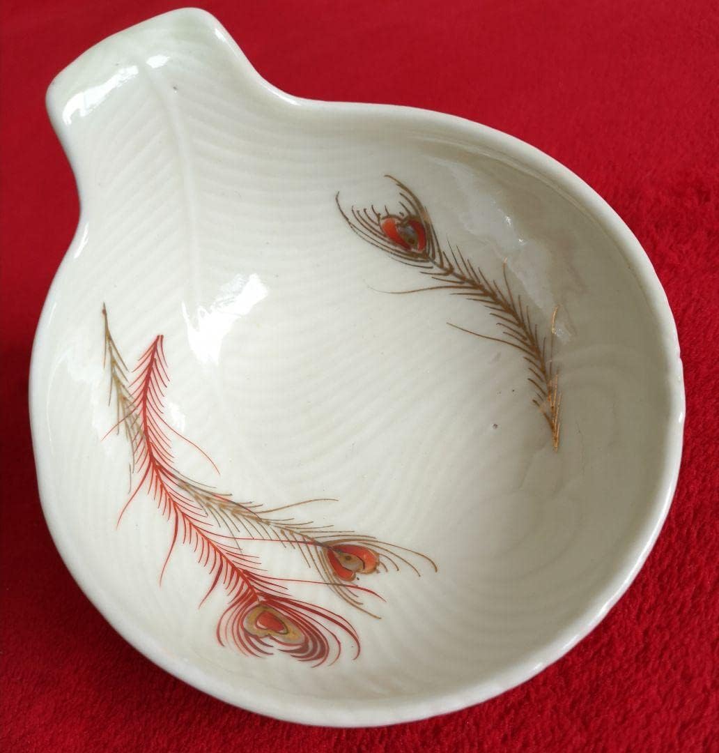 肥前伊万里焼 昭和20～30年代 羽毛画 骨董 お碗 5点セット 未使用 桐箱付 肥前伊万里焼 昭和20～30年代 羽毛画 骨董 お碗 5点セット 未