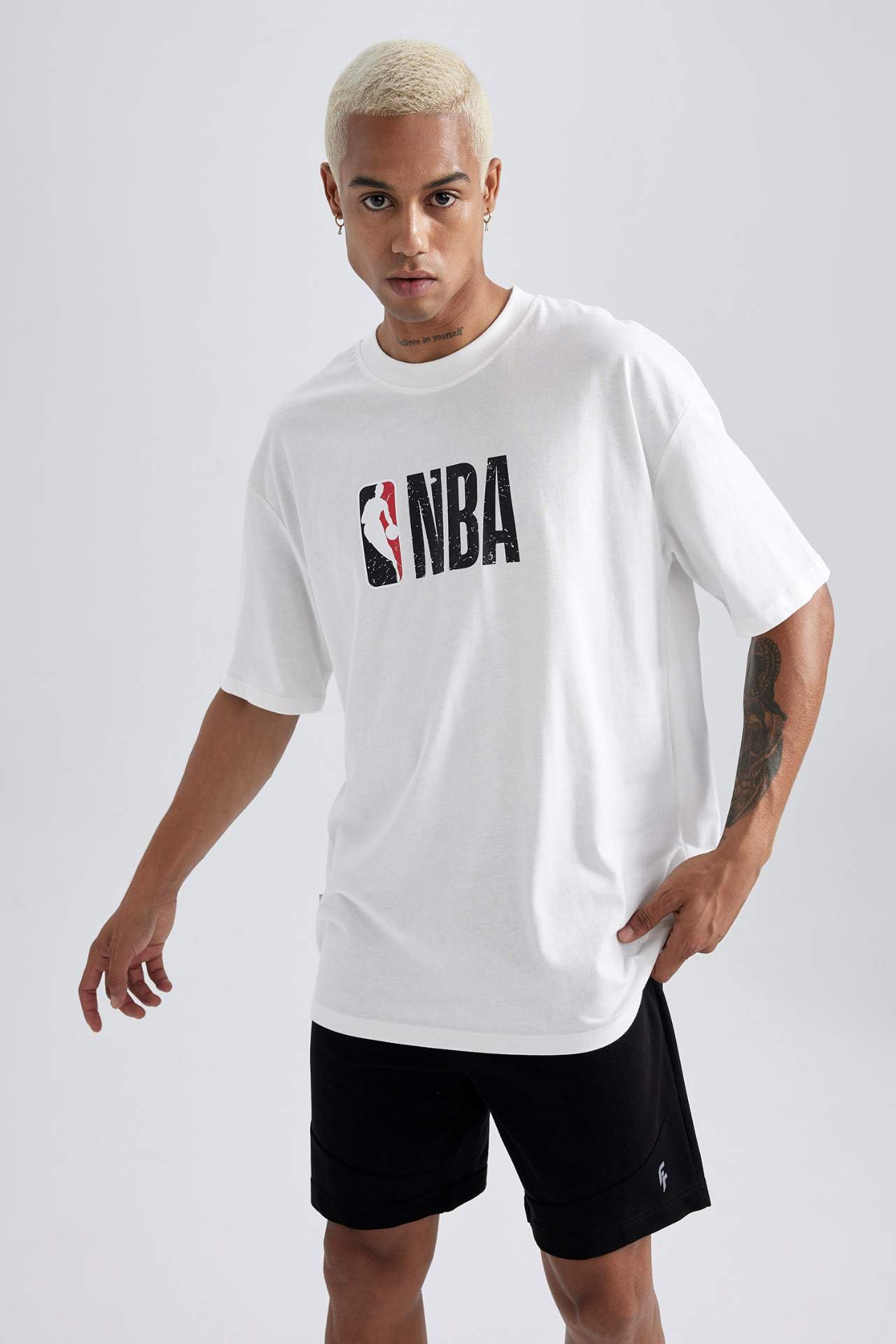 Erkek DeFactoFit NBA Oversize Fit Bisiklet Yaka Tişört