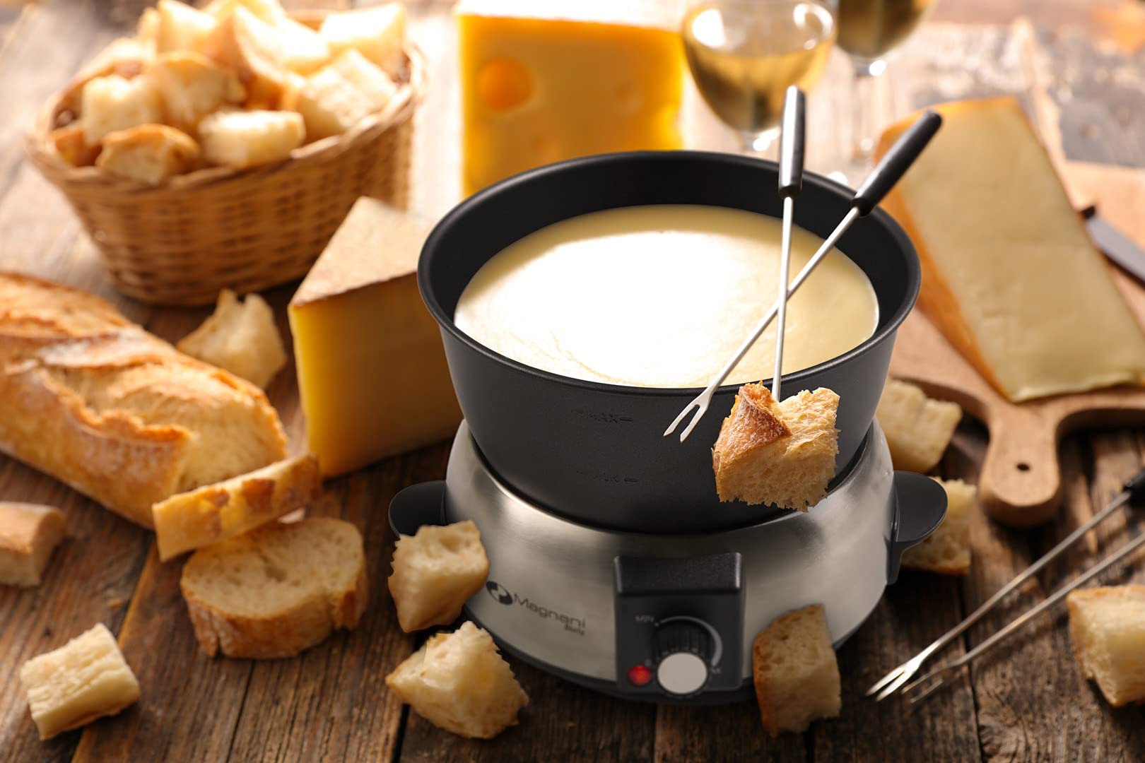 MAGNANI Appareil à fondue électrique pour 8 personnes. Fondue Chinoise, Bourguignonne, Savoyarde, Chocolat. Services à fondu capacité 1,75 Litres 800W.