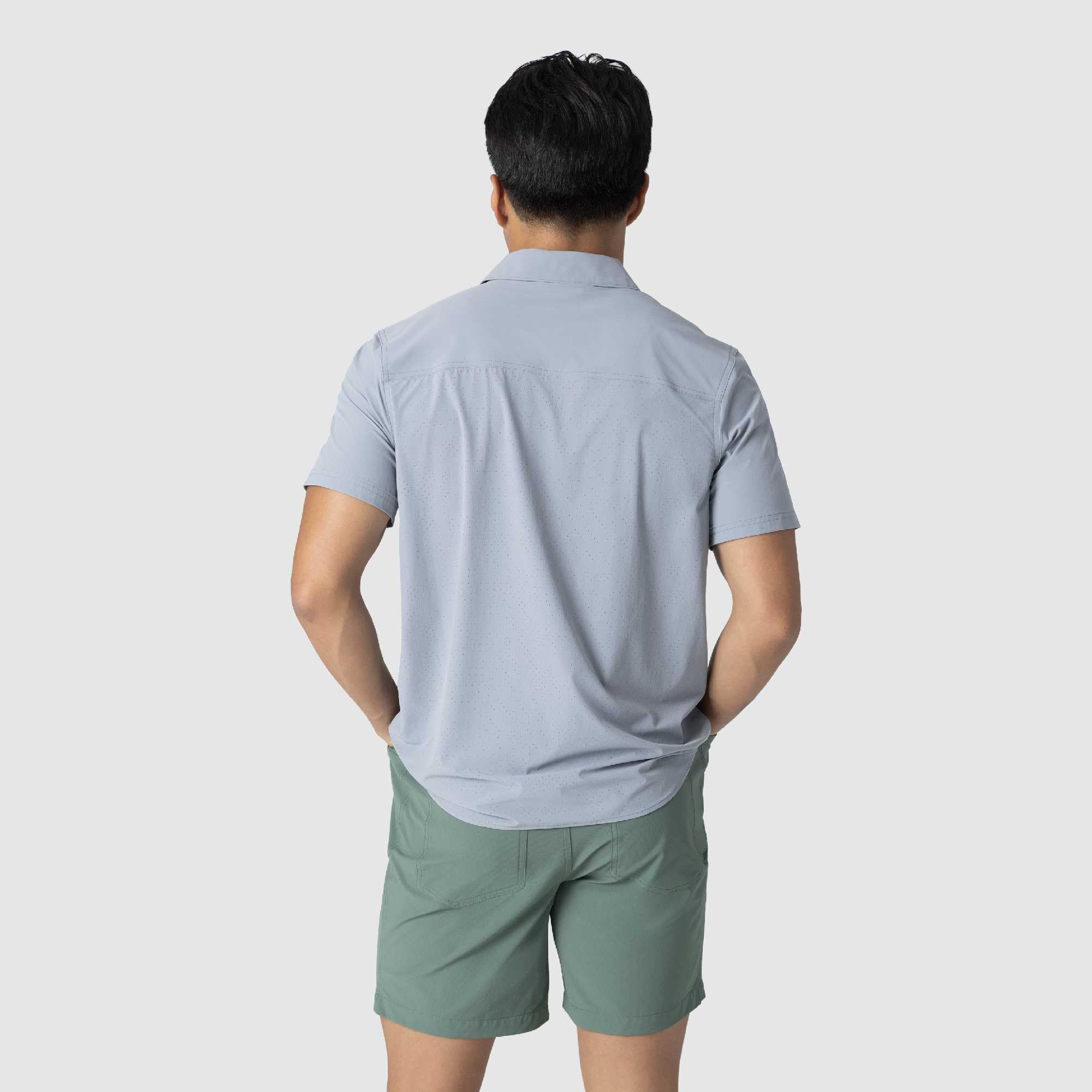 Outdoor Research Astroman Air - Camiseta de manga corta para hombre, parte trasera ventilada, transpirable, UPF 30+, botón a presión, camiseta de senderismo