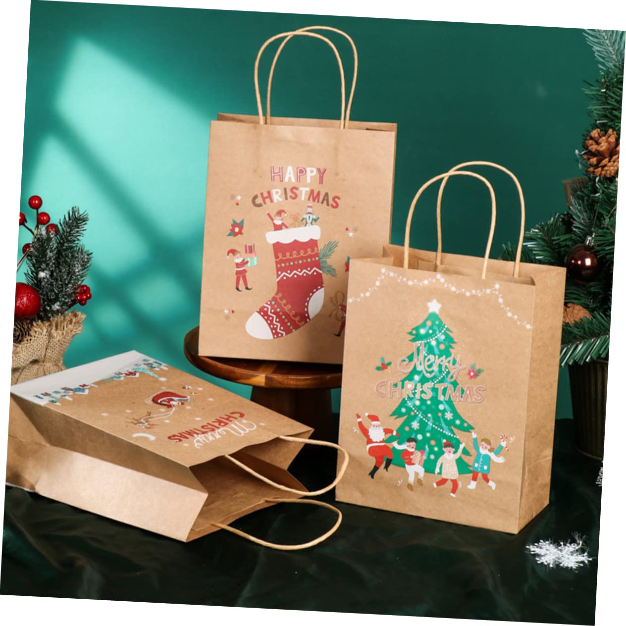 SAFIGLE 25stücke Weihnachtsgeschenktüten aus Papier mit Henkeln als Geschenktüten Gastgeschenke und Süßigkeitentüten für Weihnachten und Partys
