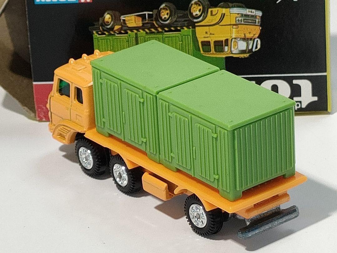 Amazon.co.jp: 黒箱トミカ 90 ふそうコンテナ運搬車旧ホイール