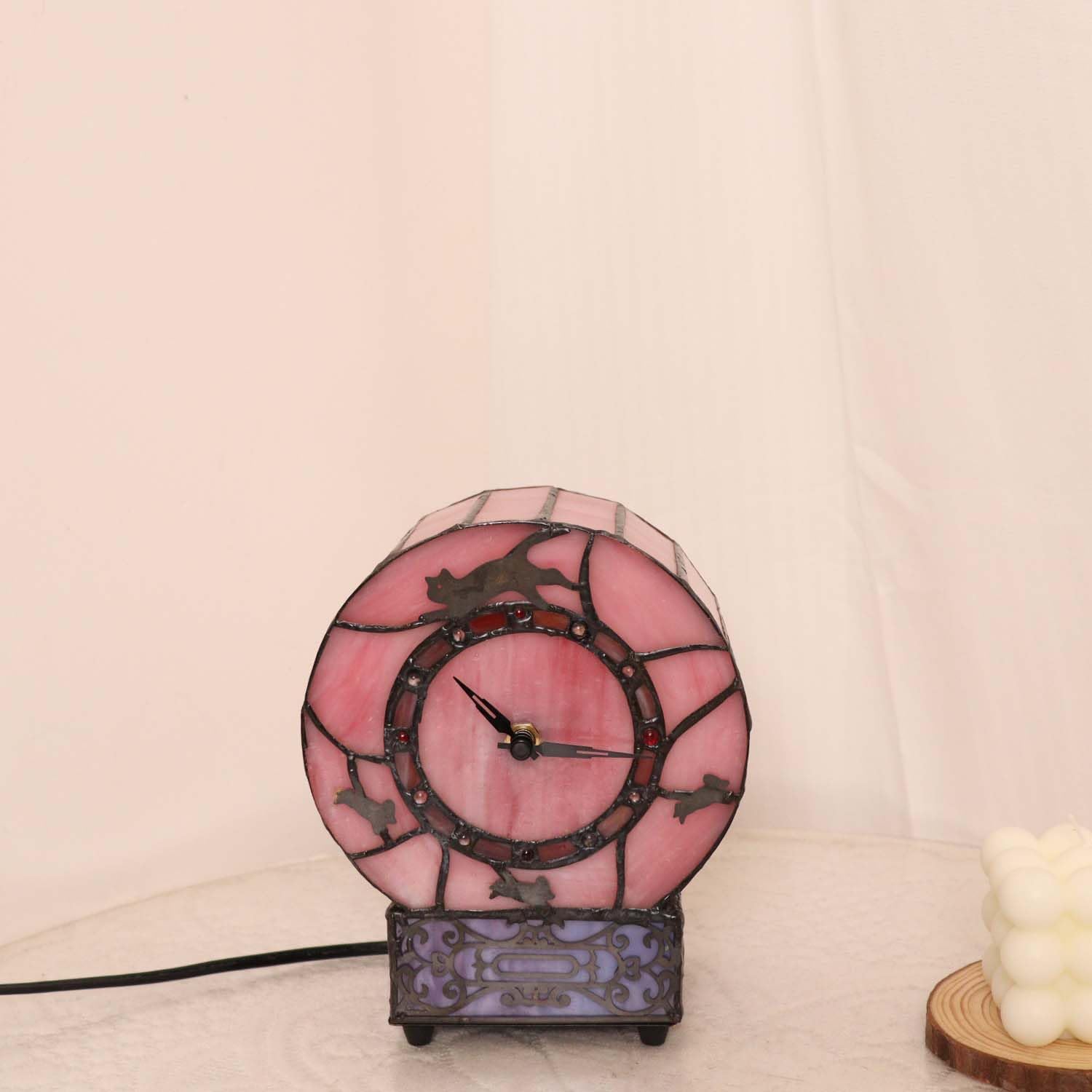 Bieye L30911 Lampa akcentująca w kształcie kotka i myszki Tiffany z funkcją zegara, dekoracja biurka