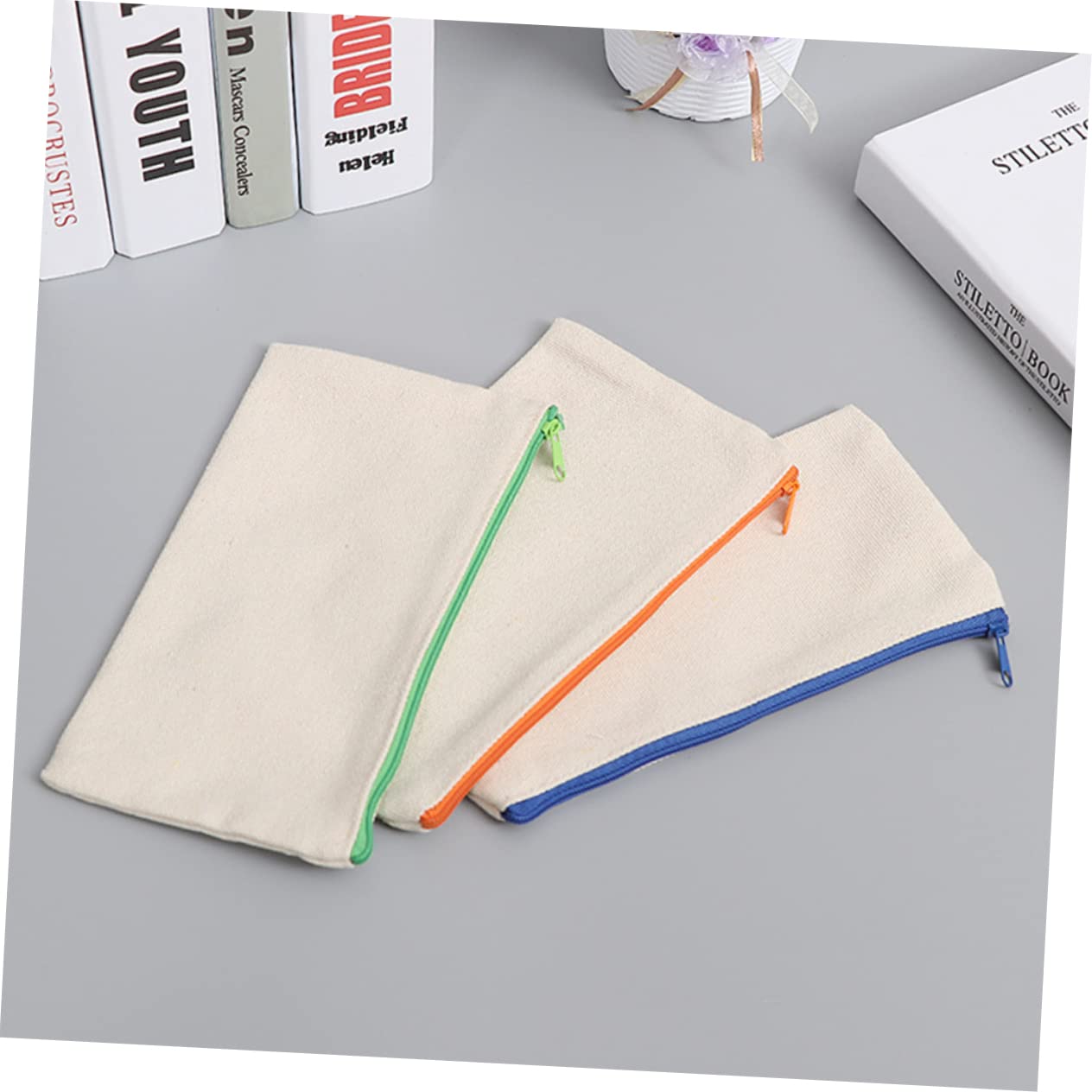 FRCOLOR Estuche para Lápices de Lona Cremallera, Gran Capacidad y Superficie para Pintar, Adecuado para Escuela y Oficina, 15 Piezas Livianas y Color Aleatorio Varios Estilos