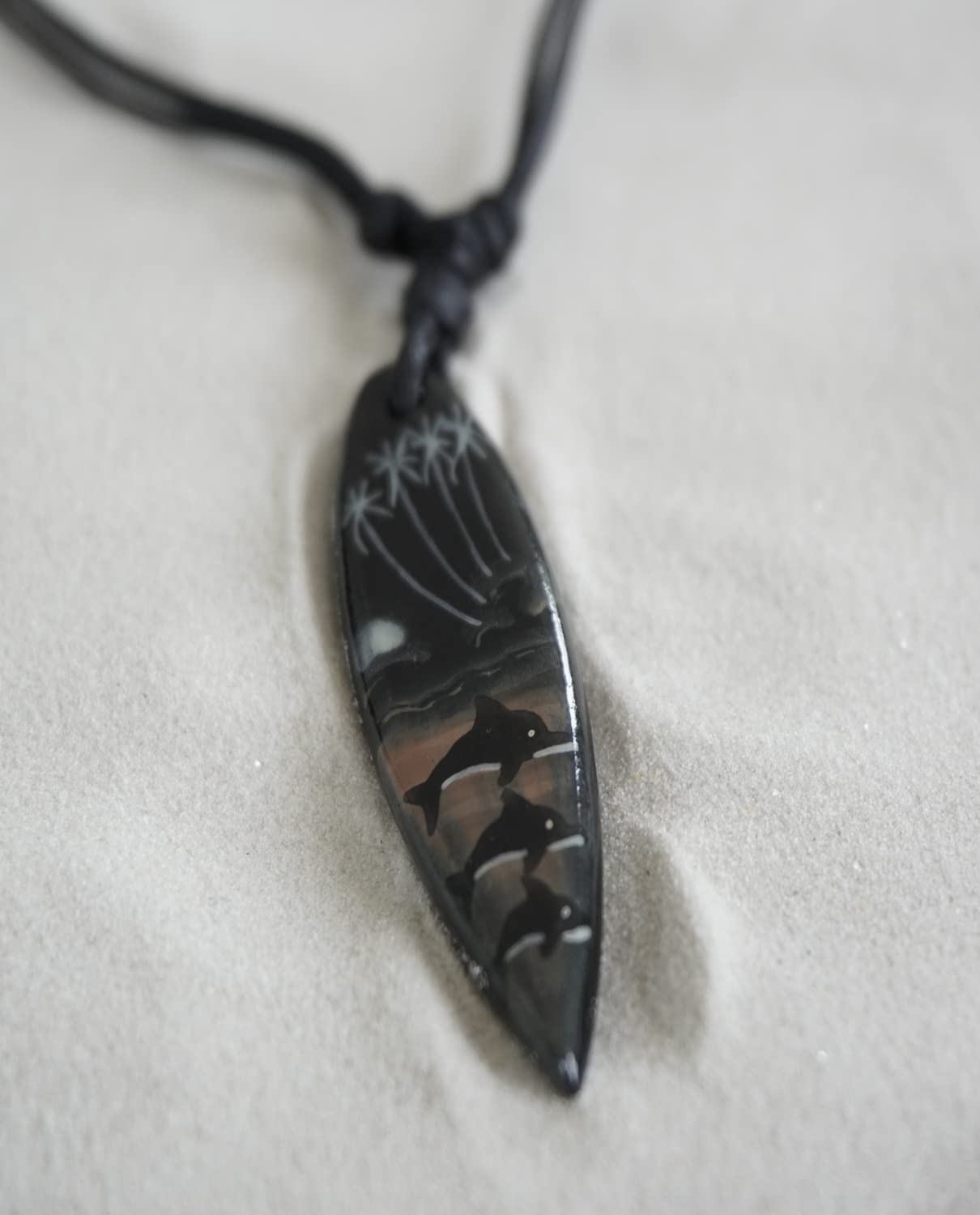 CHICNET® Collana da surfista marrone bianco nero delfini palme legno sono, unisex regolabile, legno.
