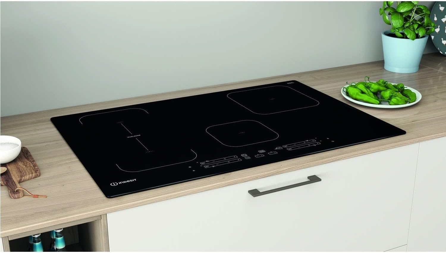 Piano cottura ad induzione 4 fuochi in vetroceramica, 770x54x510 mm Piano cottura ad induzione 4 fuochi in vetroceramica, 770x54x510 mm