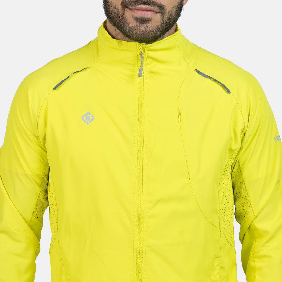 IZAS Brezel Giacca Leggera da Uomo per Running e Trekking. Tessuto AWPS, DRY e Coolspeed. Taglio Aderente e Maniche Anatomiche. Ventilazione e Dettagli Riflettenti