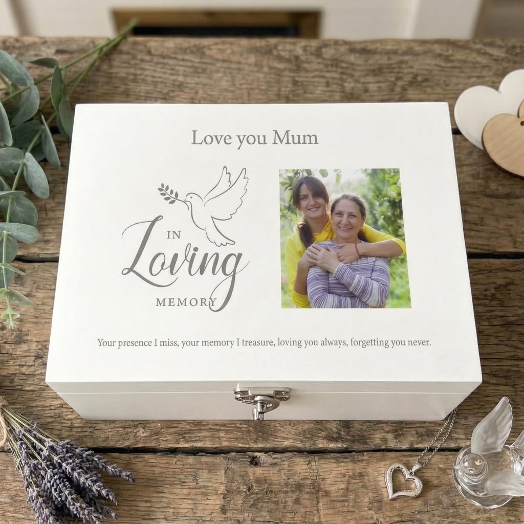 Caja de recuerdos personalizable con texto en inglés "In Loving Memory" (27 x 19 x 14 cm), color blanco