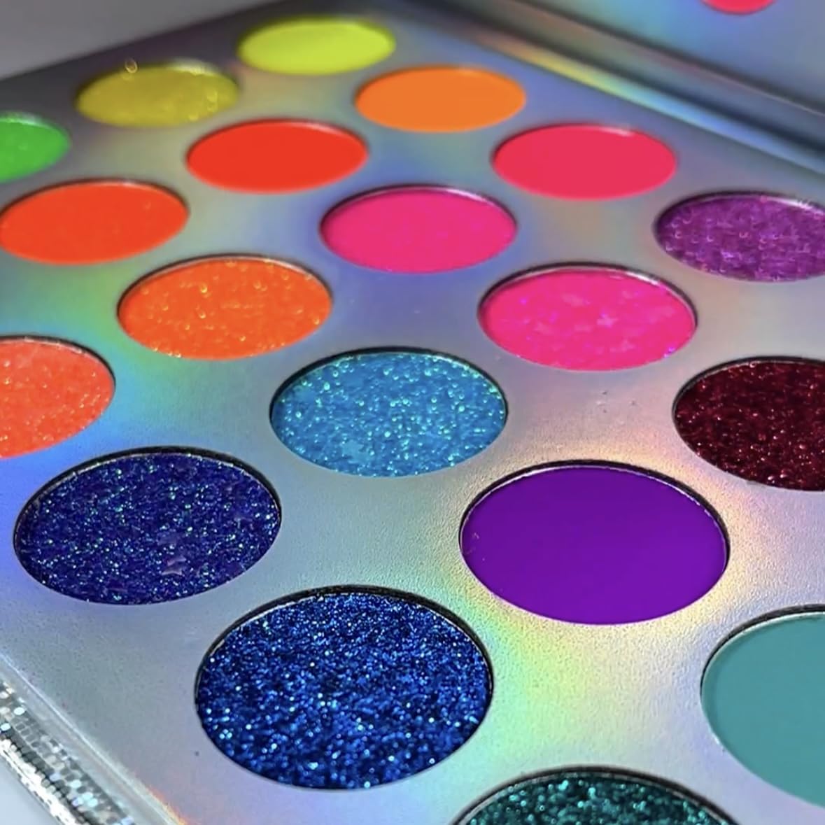 NAILSOFTHENIGHT Supernova Nail Palette - Palette compatta con 24 colori ad alta pigmentazione per unghie (neon, estate, autunno, glitter e luminescenti)