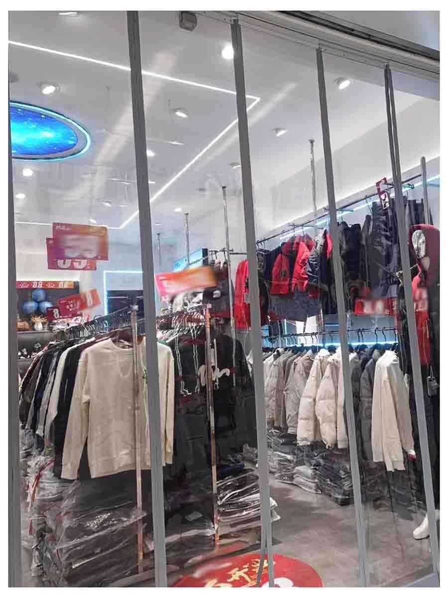 Magnetyczna kurtyna drzwiowa termoizolacyjna - Przezroczysta moskitiera z PVC do drzwi okiennych/przesuwnych, wiatroszczelny pasek winylowy z automatycznym zamykaniem, 50 x 235 cm, utrzymuje prąd d