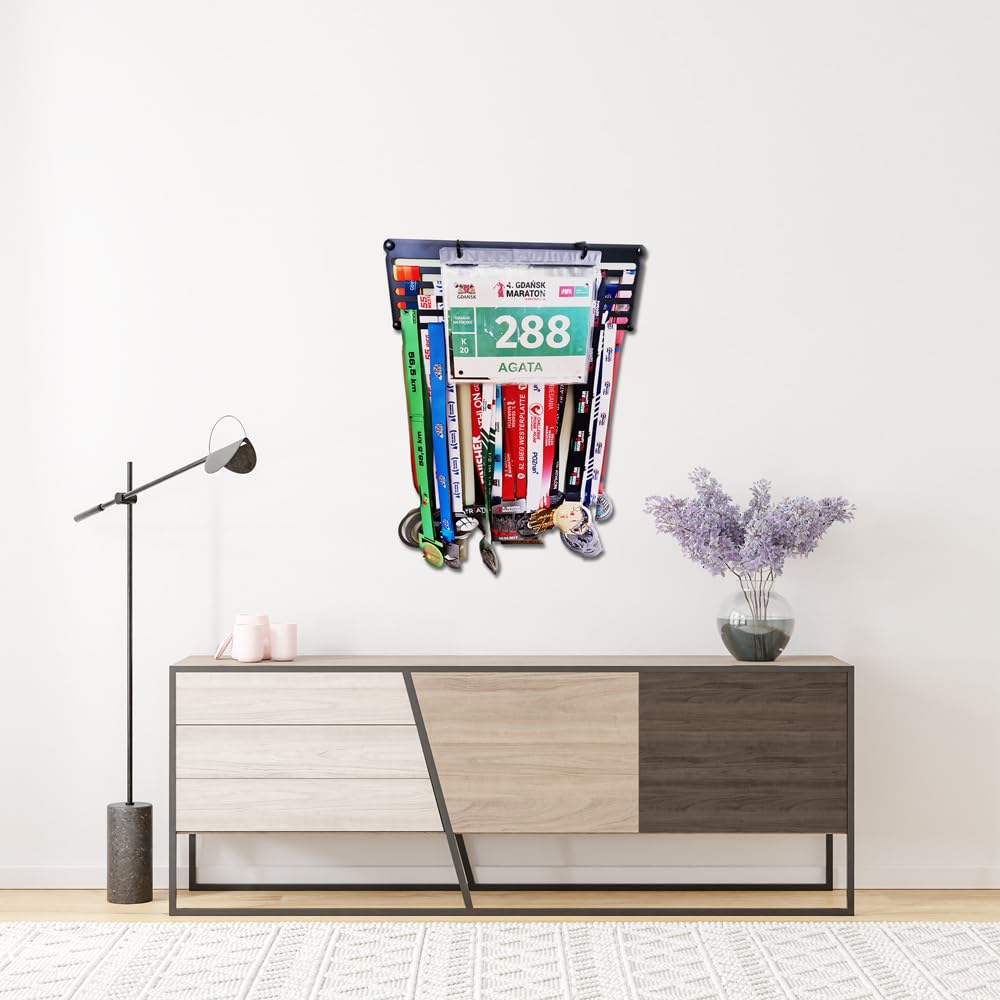 Medalla de correr 40 × 13 cm – Soporte de pared compacto de metal con fundas para números – exhibición de medallas – Regalo para corredores