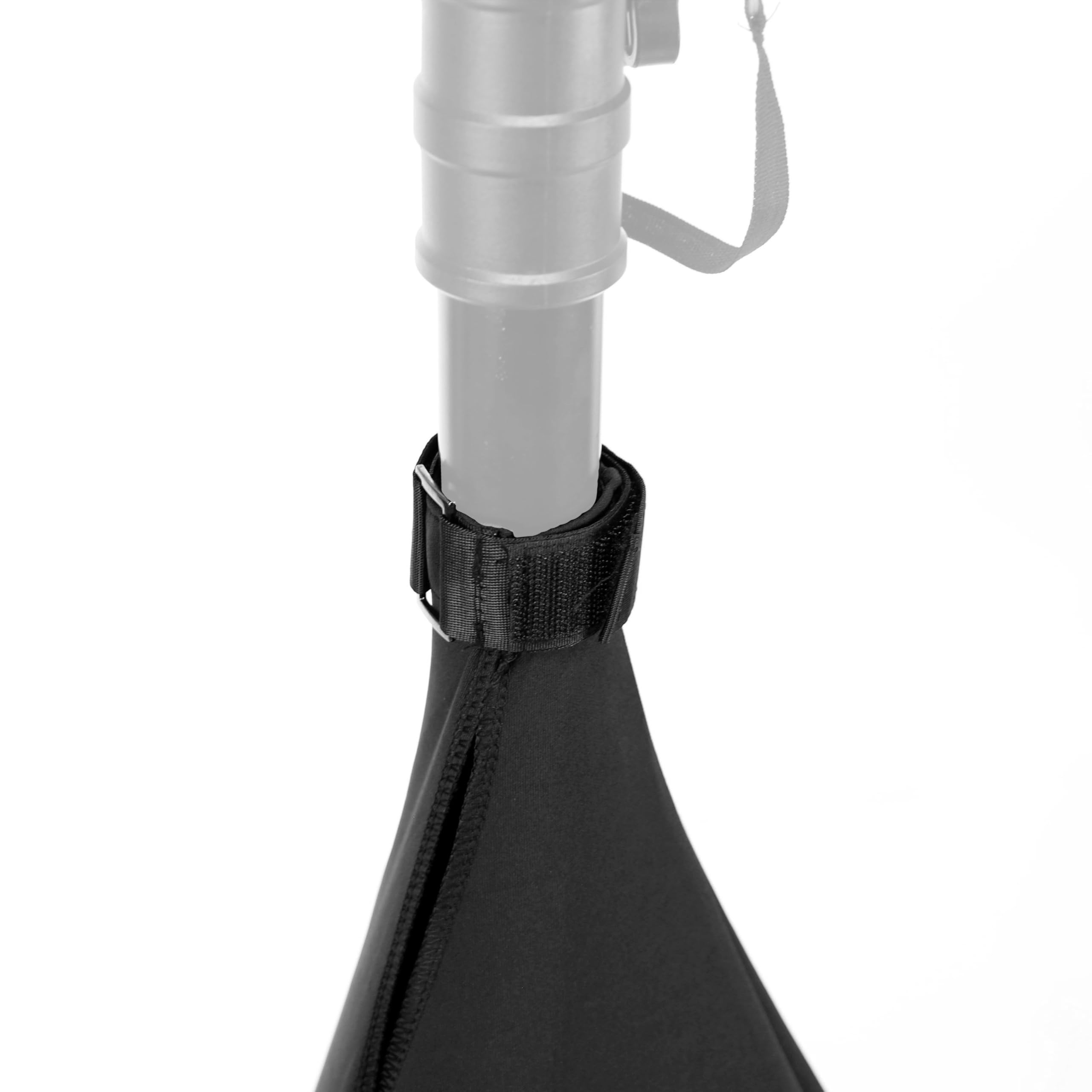 BoomToneDJ LYC-ST70-BK Housse en Lycra Noir Extensible pour Base Pieds d'Enceinte. Housse Triangulaire pour Pieds de Haut-Parleurs. Double Face 70cm de Haut. Ignifugé 190 gr/m². DJ Mobile.