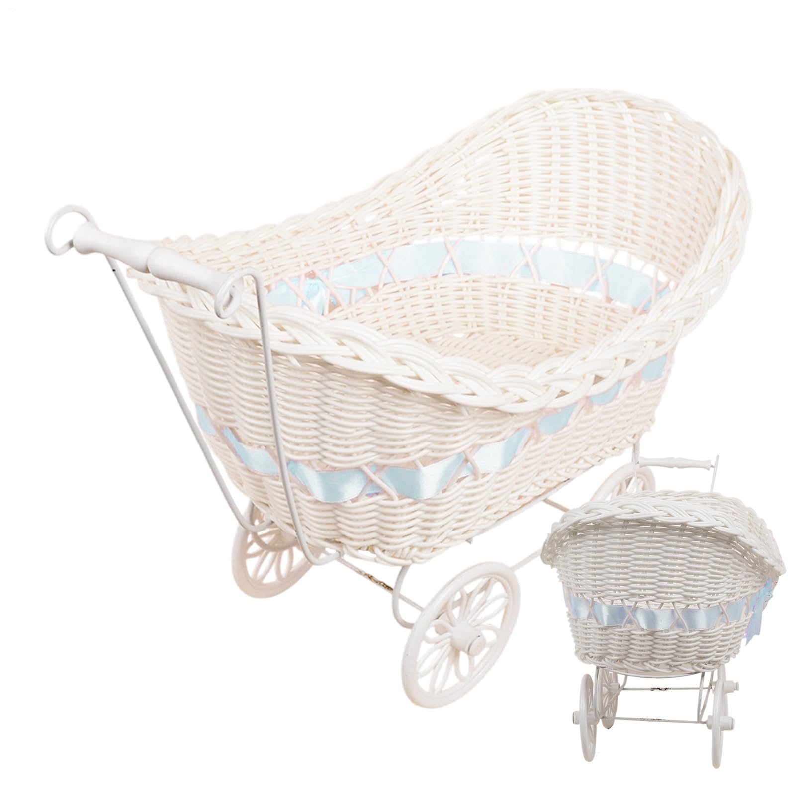 Organisation de chambre d'enfant avec les décorations tricotées pour poussette bébé
