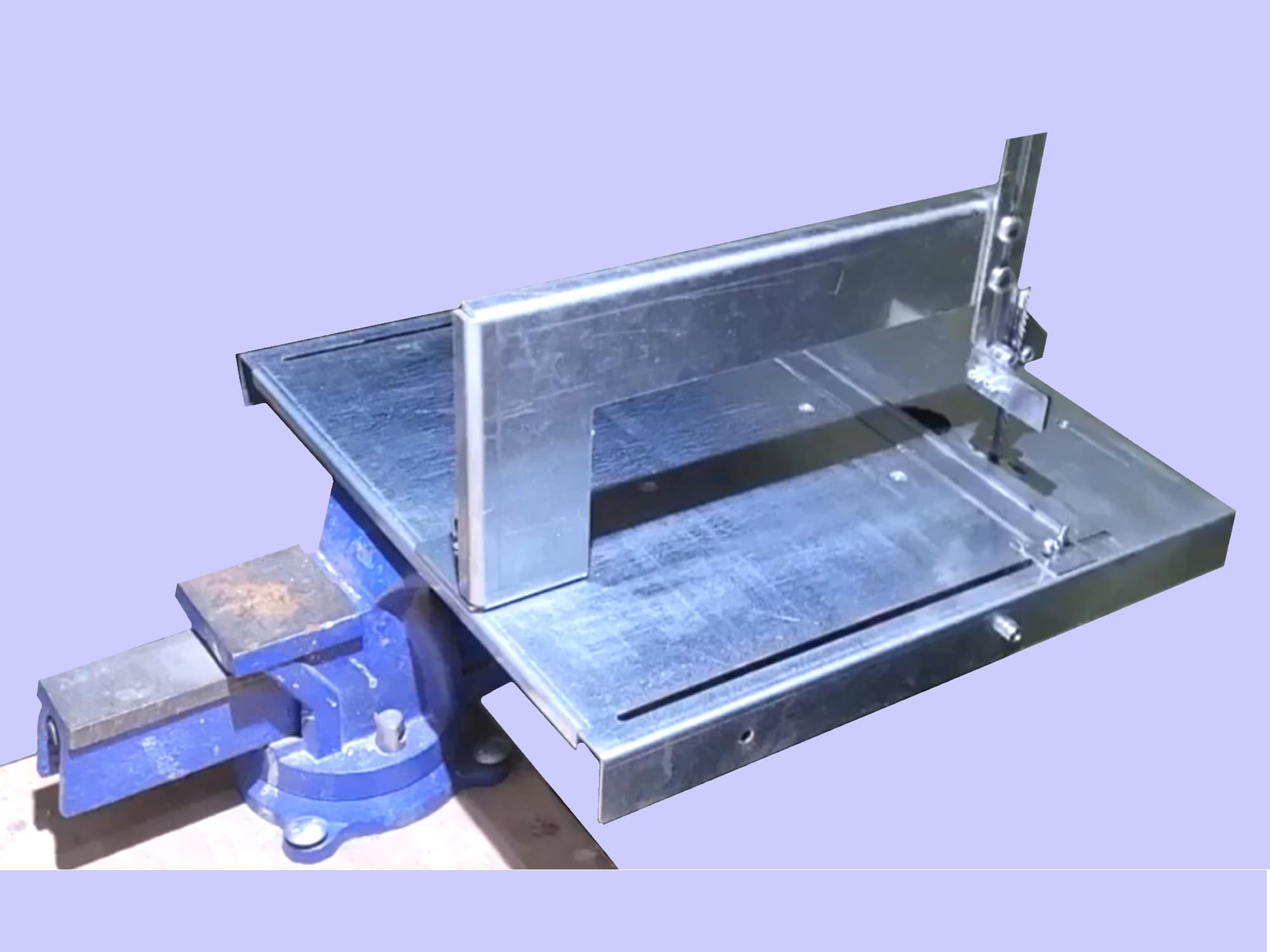 Mesa de sierra de calar + soporte para tornillo de banco con guía de rodillos para cortes de sierra exactos y todas las sierras de calar