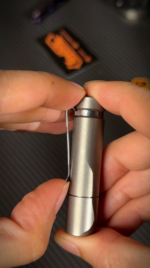 KeyUnity KF04 Mini LED Flashlight with Pocket Clip - Super Bright