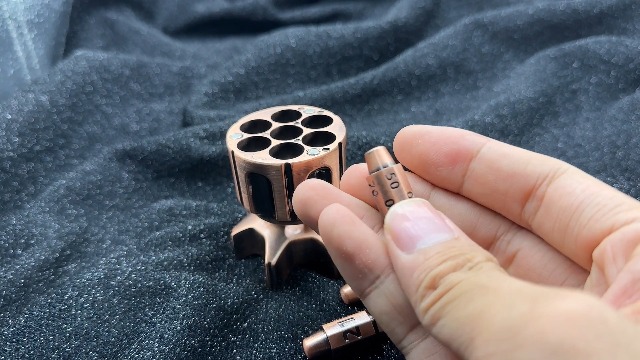 Metall D&D Würfelset - 7-teilig Im Revolver Design