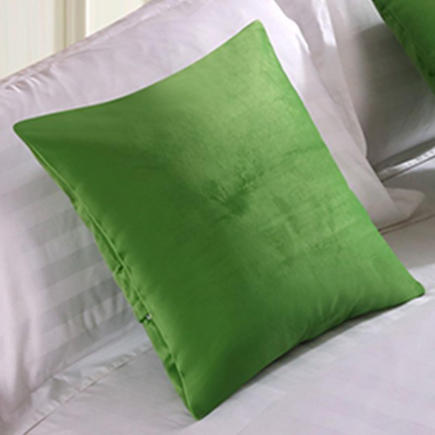Taie d'oreiller en velours vert pour une chambre cosy et design