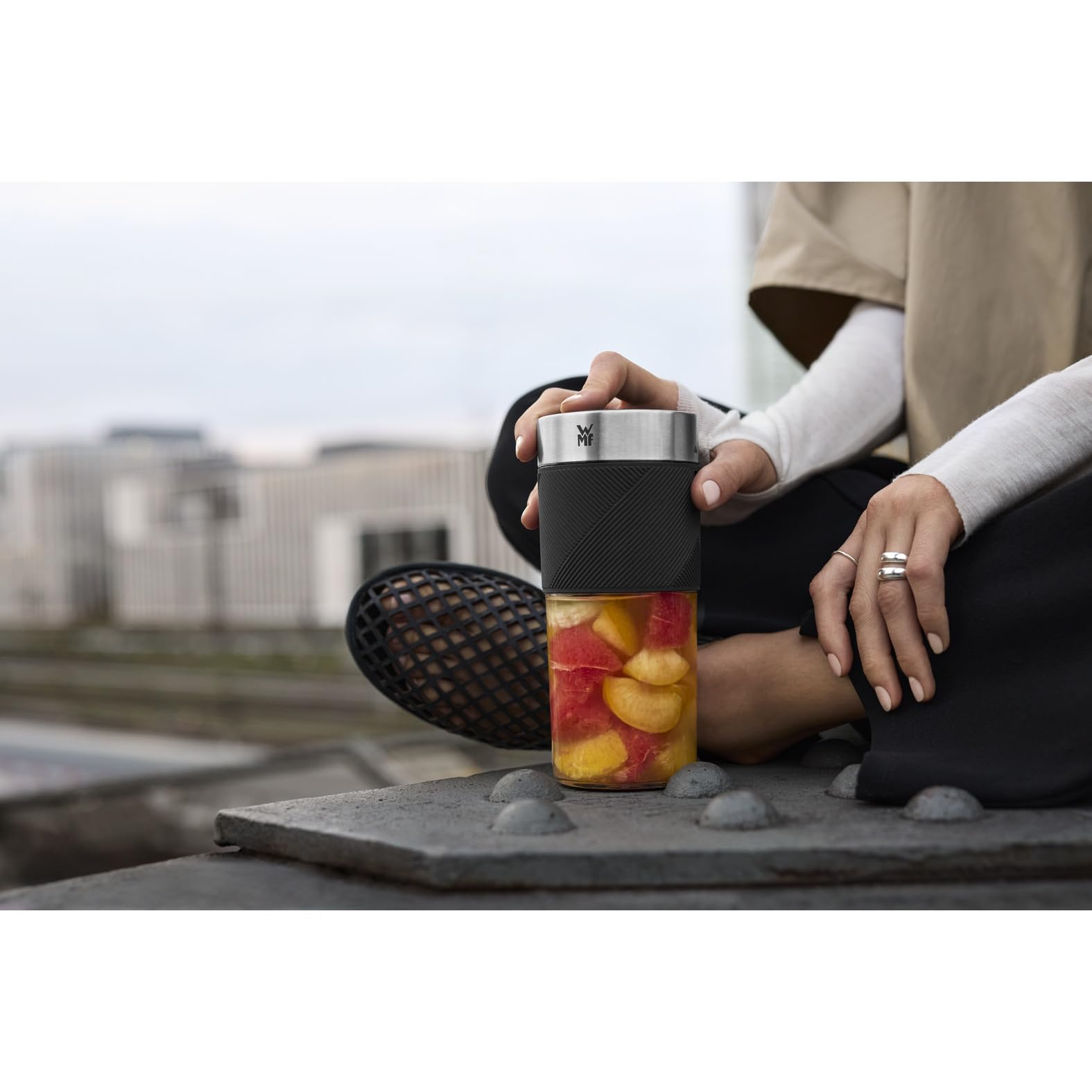 WMF Küchenminis Mix on the go 300 ml, Mini Mixer to go, USB Mixer Smoothie Maker, aufladbarer Personal Blender, tragbarer Mixer für Smoothies, Shakes