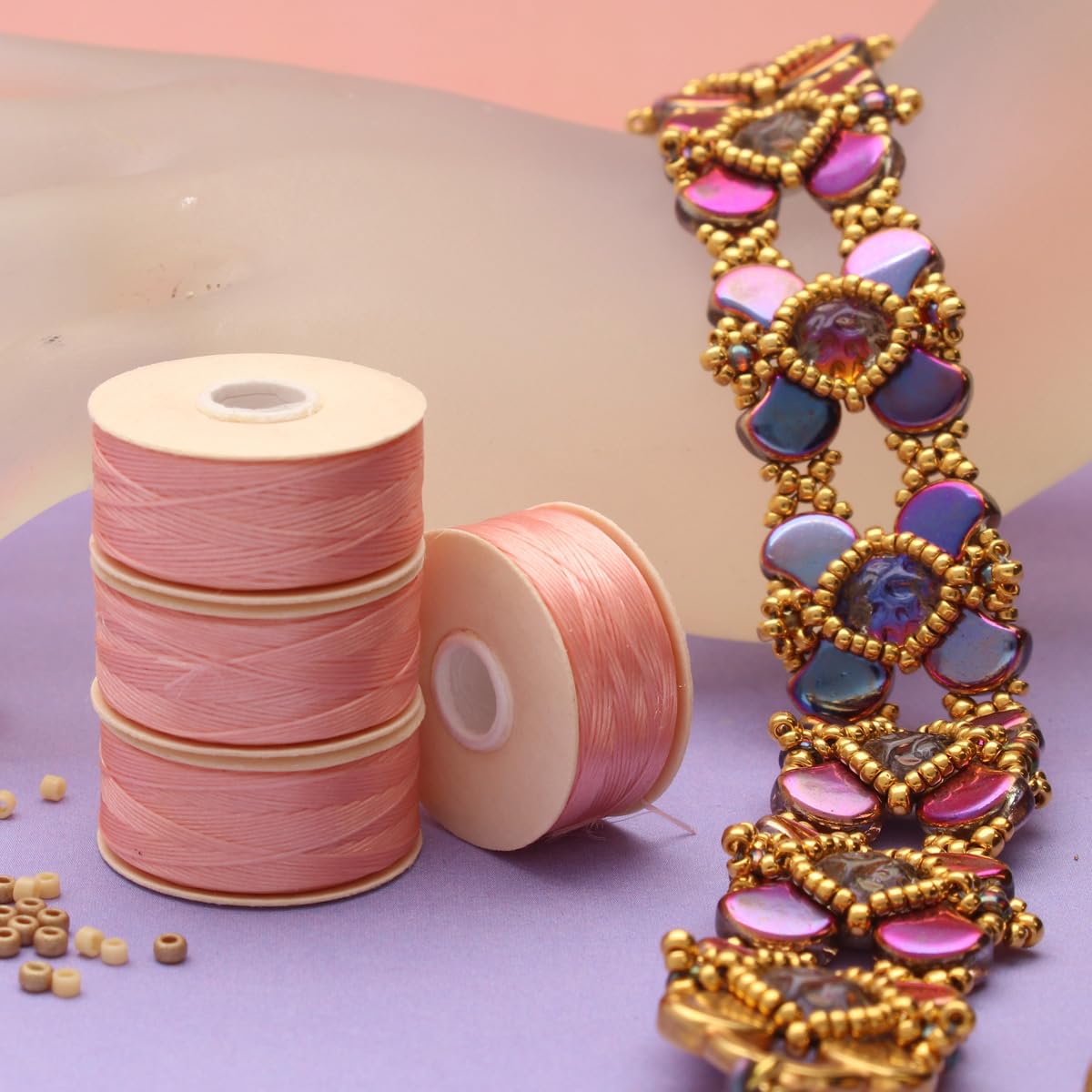 The Beadsmith Nymo nić – 10 sztuk, kolor różowy, rozmiar B, średnica 20 mm, szpula 72 metrów, wykonana z nylonu, do haftowania i tkania koralików, Off Loom i Loom oraz projekty rzemieślnicze