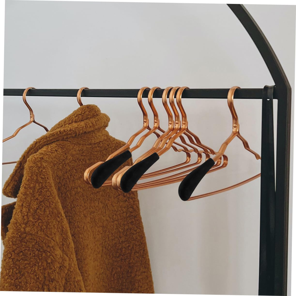 Spalline per Grucce Floccate 24 Pezzi Nere per Appendiabiti | Antiscivolo, Leggere e Facili da Installare, Accessori per Grucce Spalle, Forma Ampia