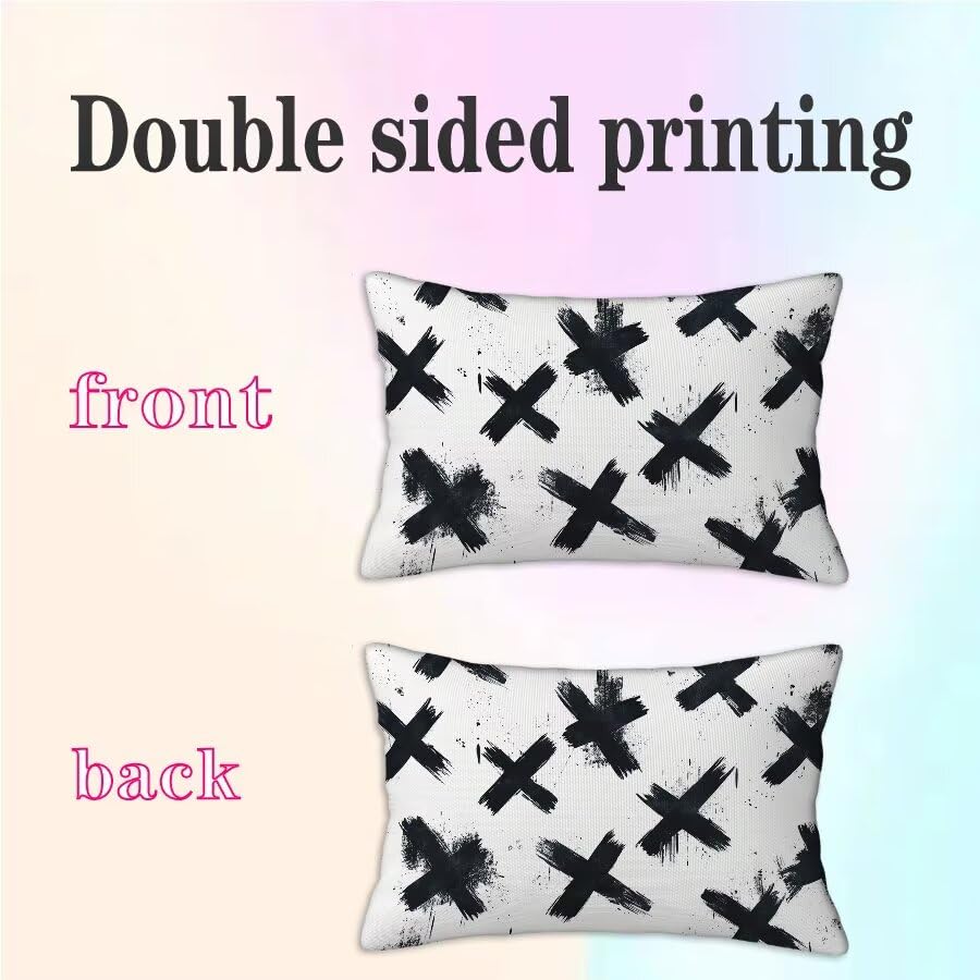 Impression double face pour cette housse coussin noir et blanc 40x60 cm de style géométrique