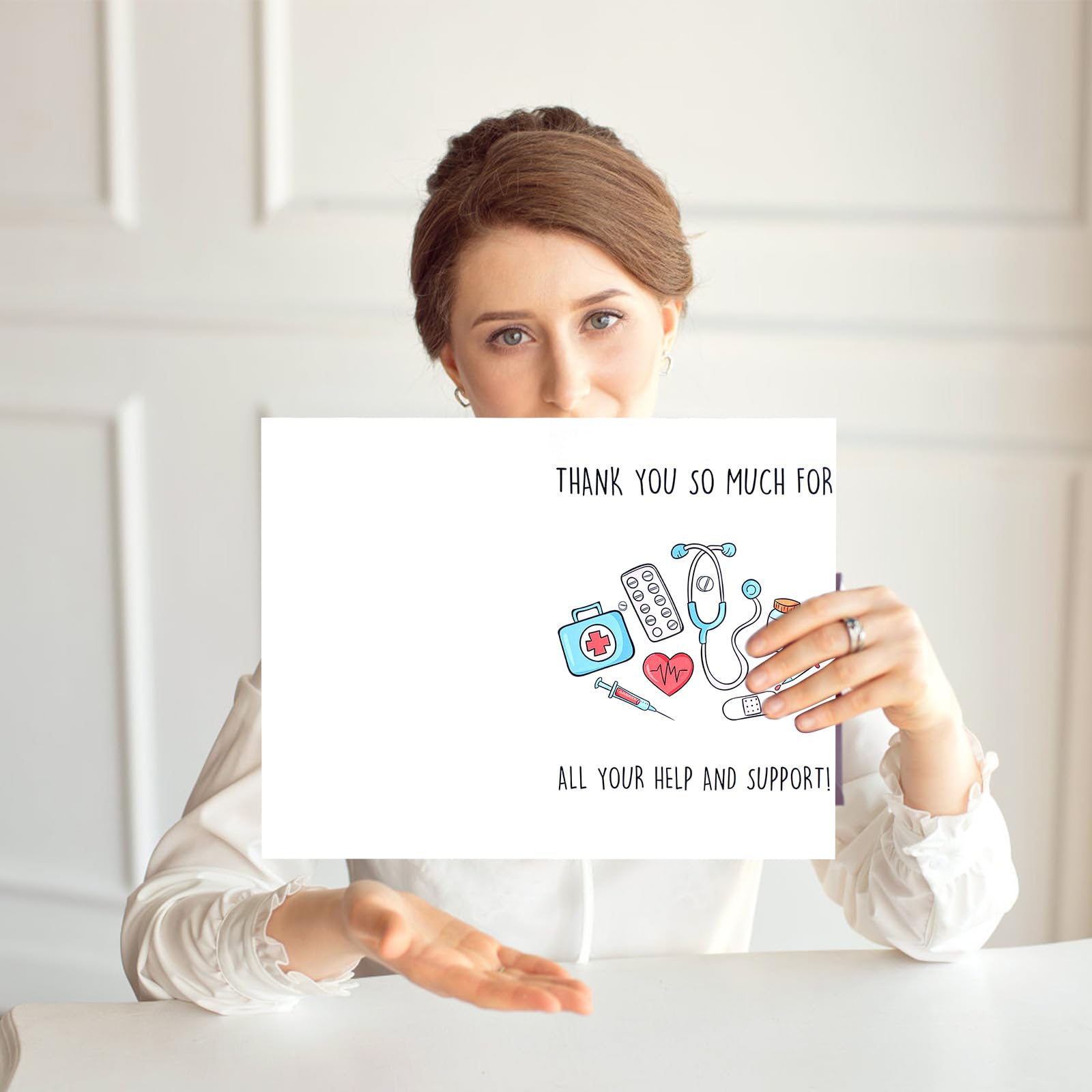 Graziosa cartolina d'auguri per la festa della mamma con cuore di carta da appendere | Vettore
