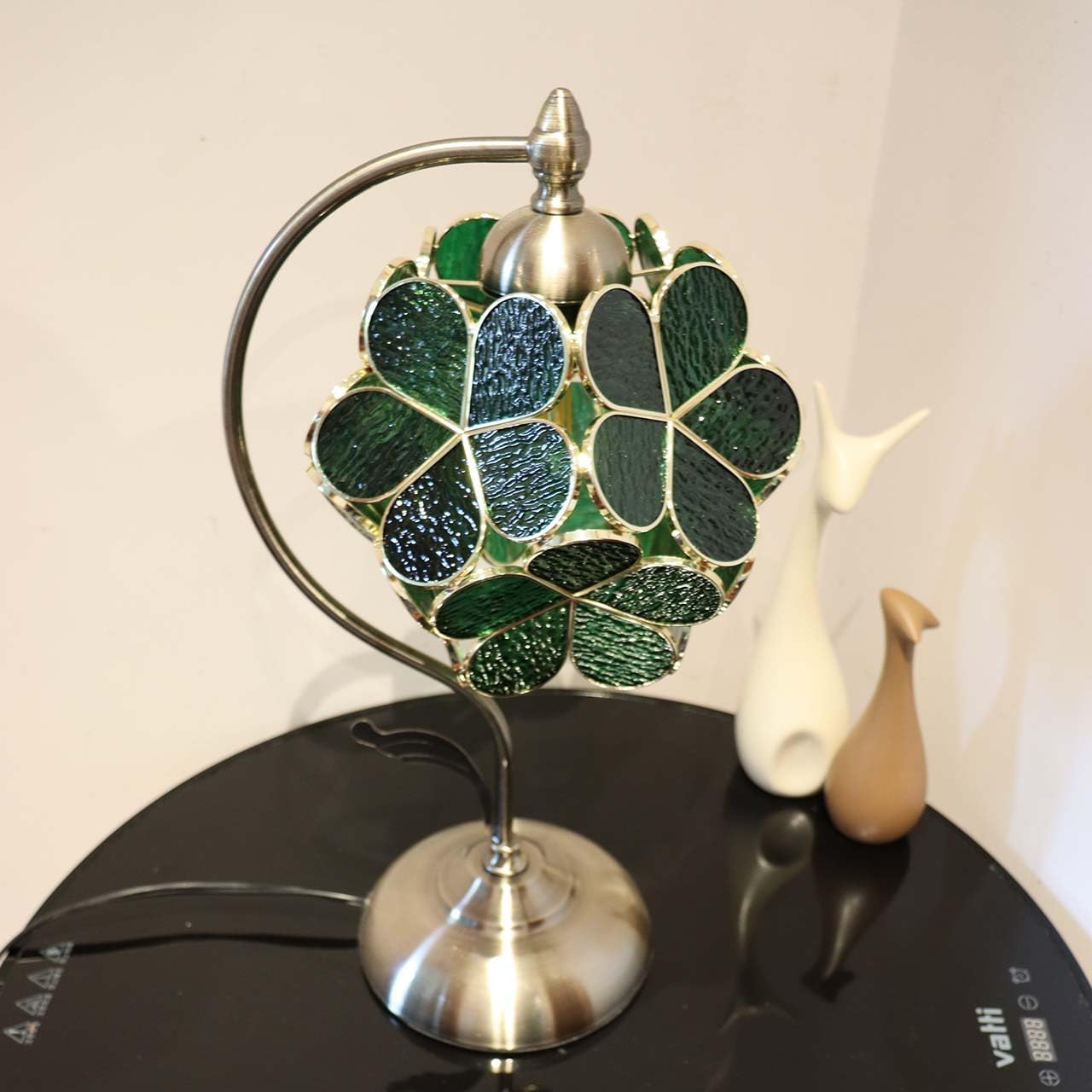 Bieye L30875 Lampa stołowa w stylu Tiffany z witrażem i płatkami kwiatów, z mosiężną podstawą do dekoracji wnętrz (zielona, 20 cm kwiat wiśni)