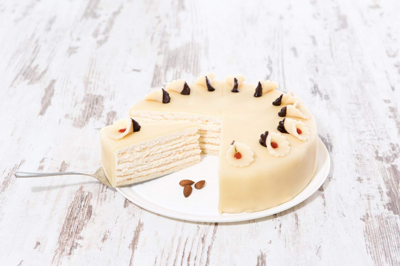 Vestakorn Marzipantorte 2,8 kg, Buttercremetorte mit Lübecker Marzipan, 28cm Durchmesser, 11cm Höhe