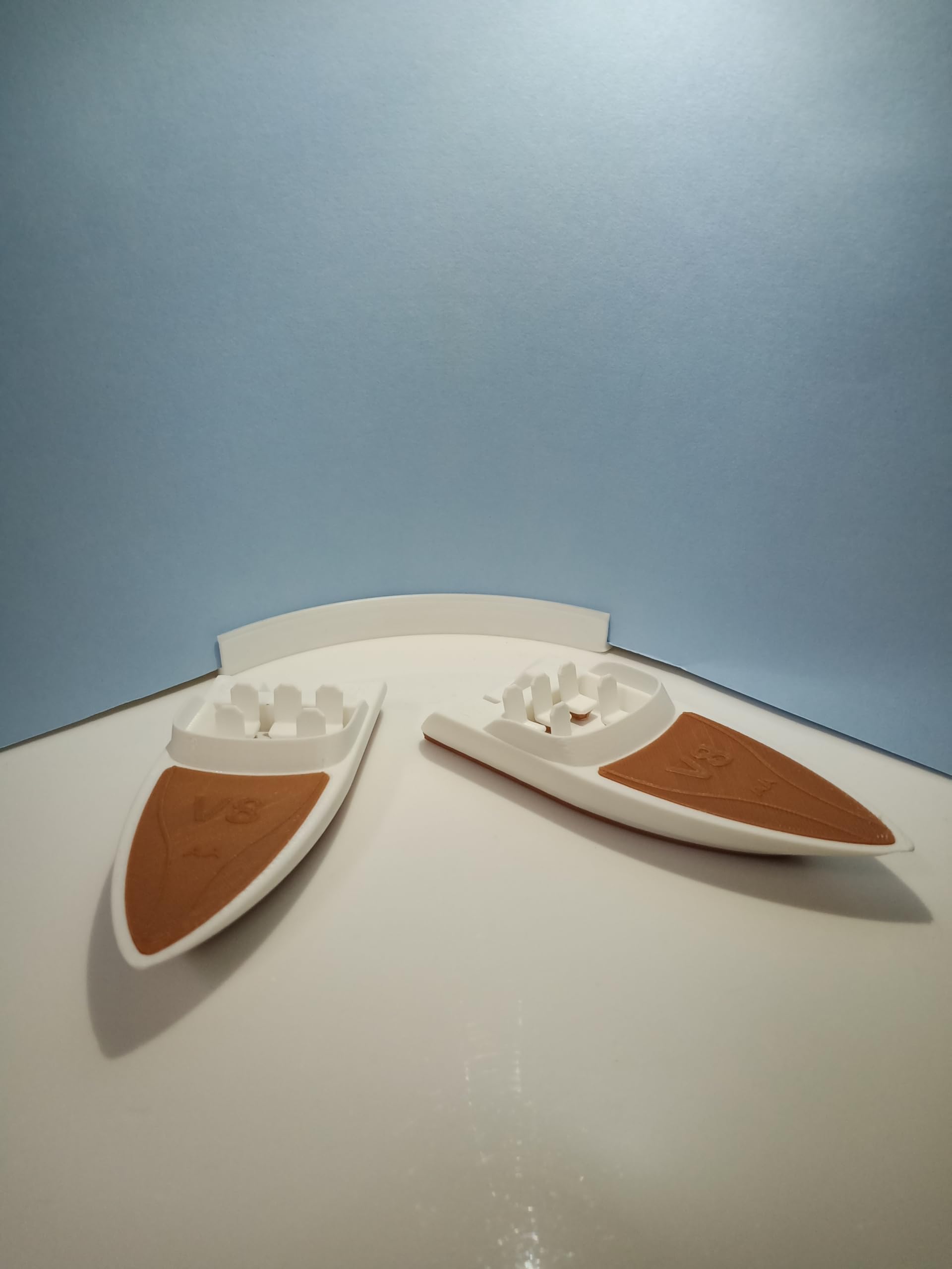 3D Printed V8 Ship Engine Miniature Model – Scale 1:20 – Marine Engine Replica – Architectural Display Collectible (1:20) 2