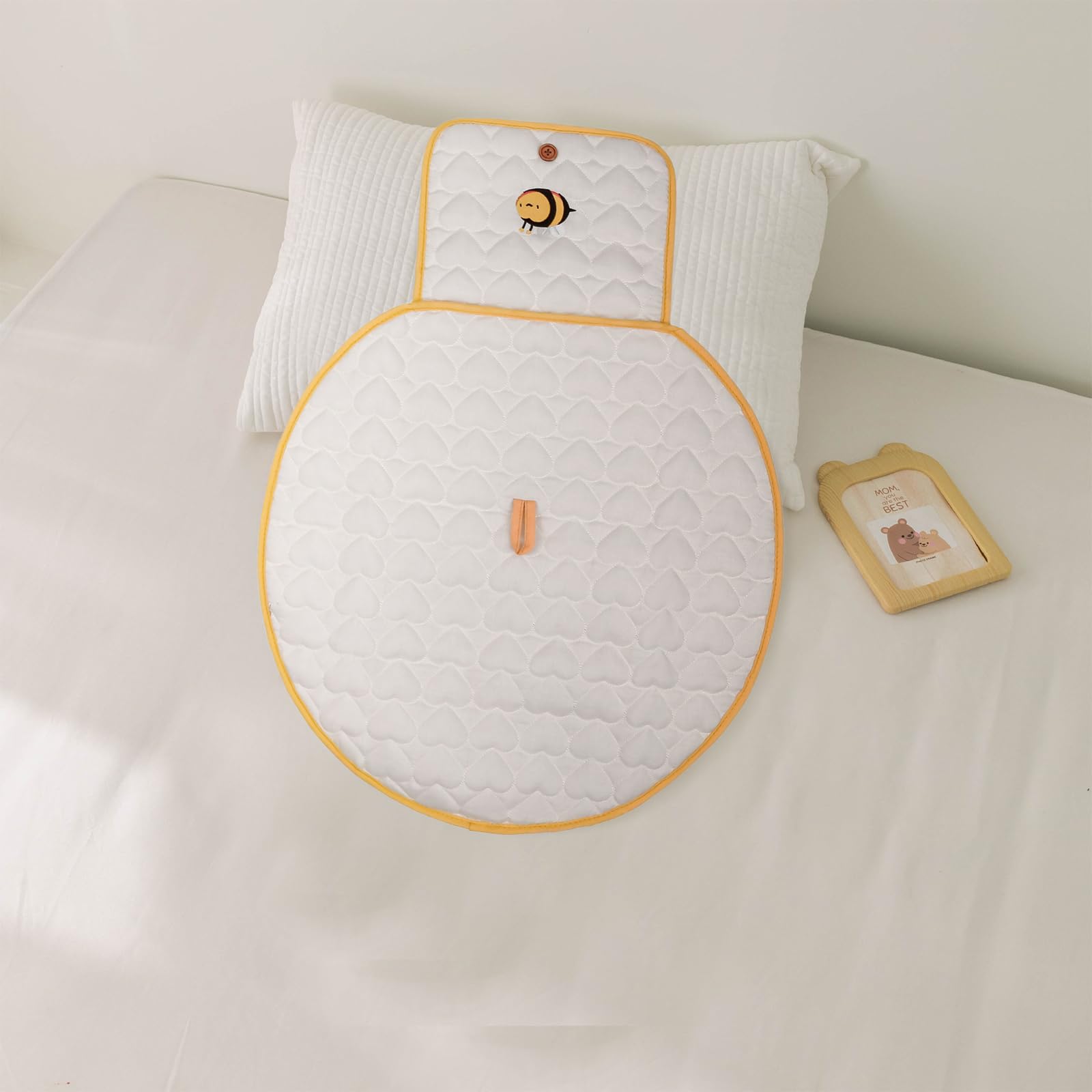 SONARIN Cute Portable Baby Changing Mat,Waterproof Folding Diaper Changing Pad Lightweight Travel Nappy Changing Mat Changing Station with Pocket for Newborns Infants(Bee)