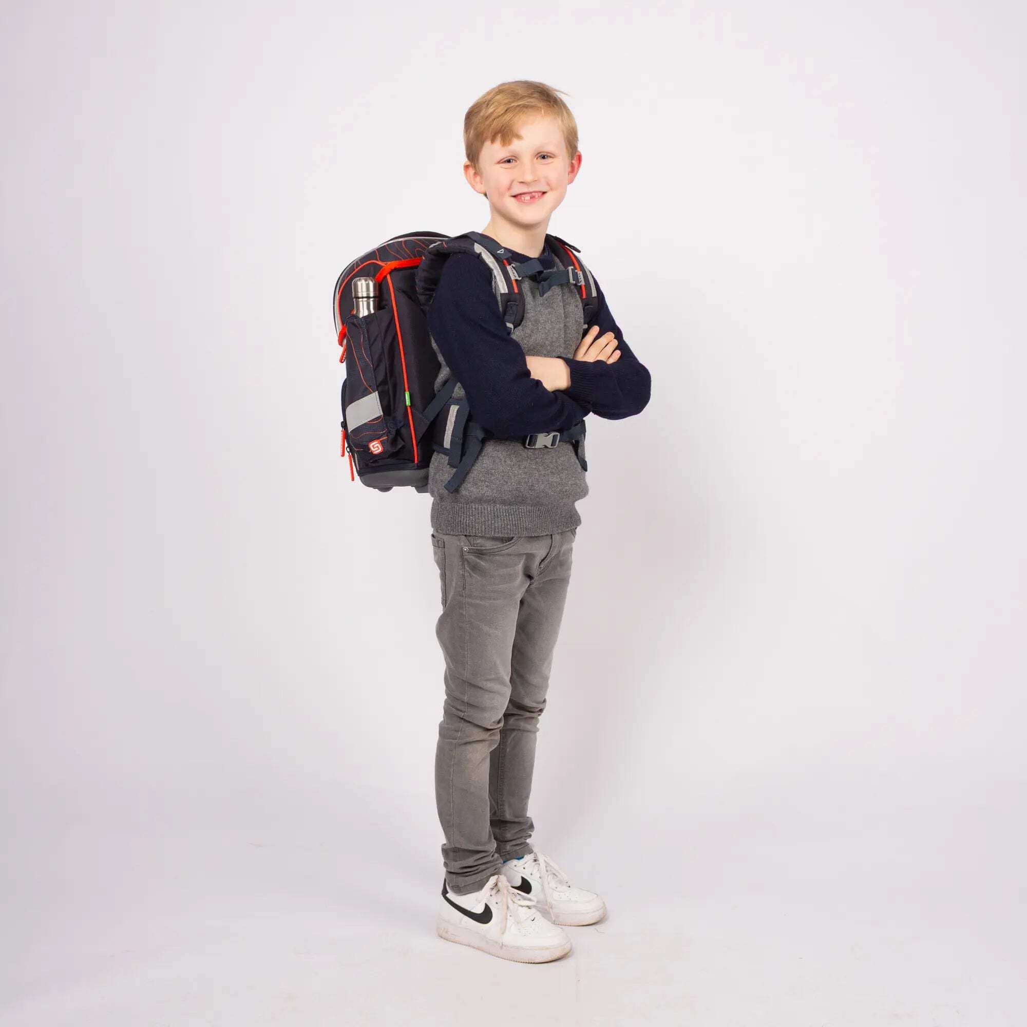 Schneiders Ergolite Schultasche Ninja Revenge – 9-teiliges Schulranzen Set für Jungen – Ergonomisch, Leicht (1,2 kg), Mit LED-Leuchtstäben, Reflektoren & Zubehör – 22L Volumen