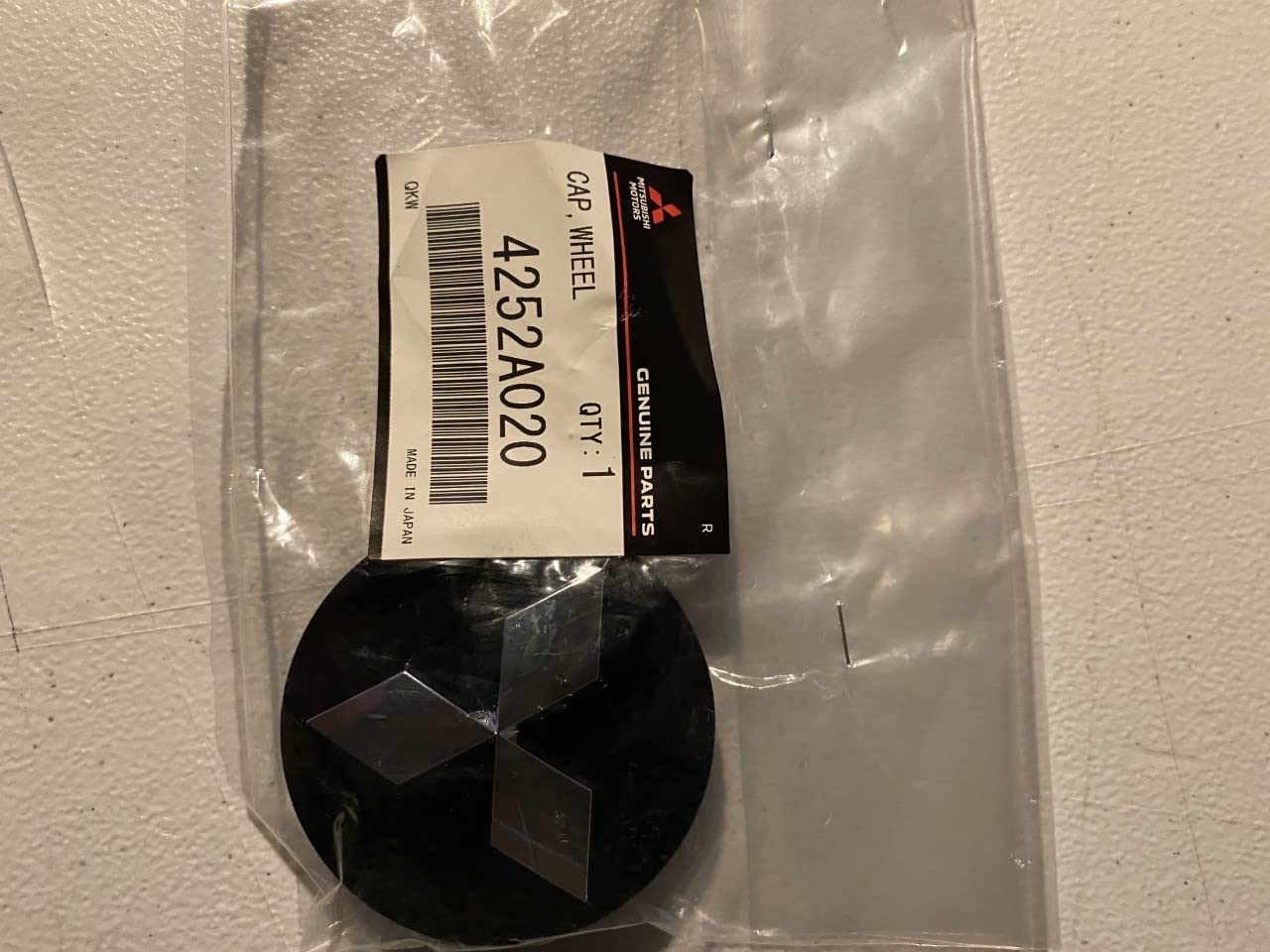 Buy Mitsubishi Genuine OE Wheel Center Cap 4252A020 Black w/Chrome