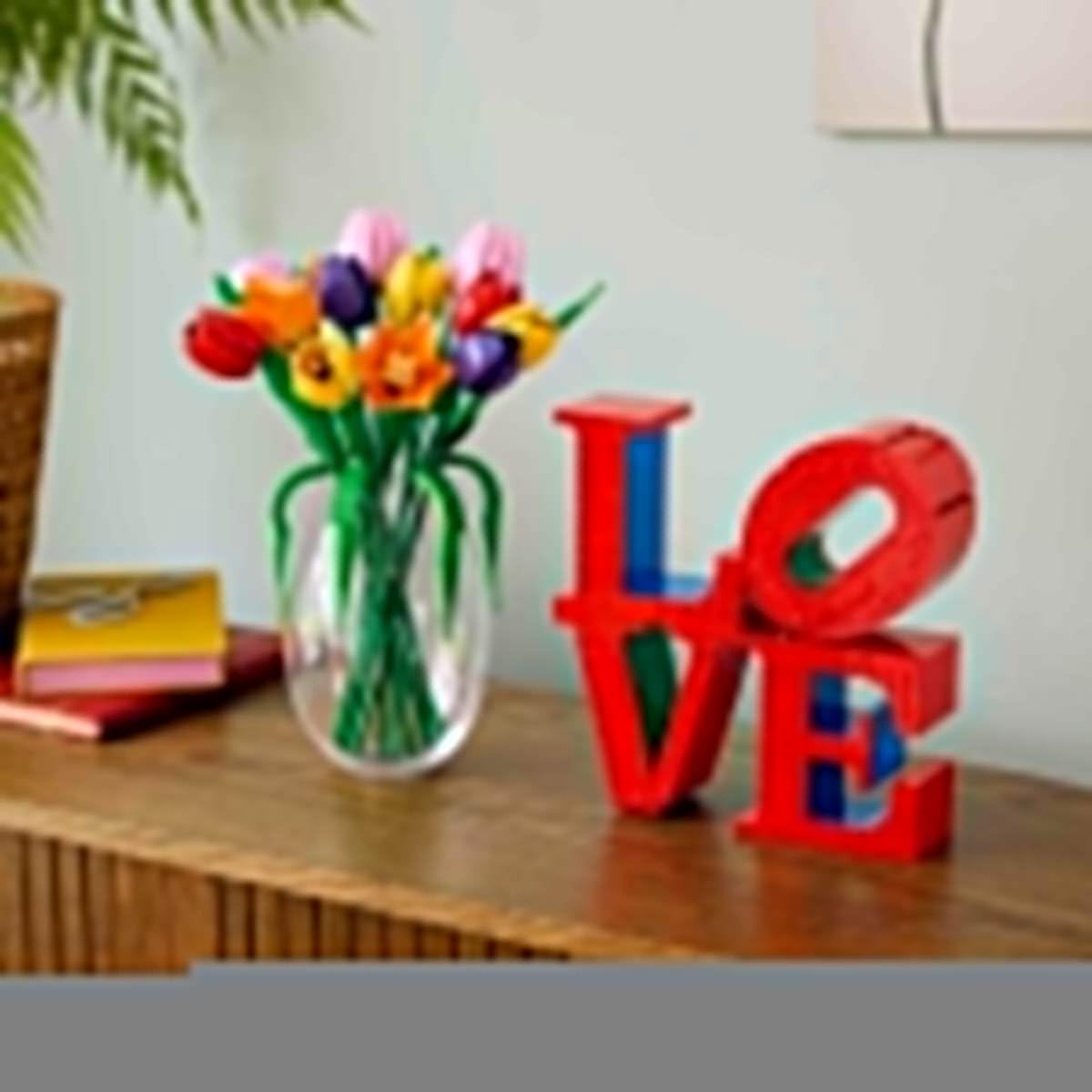 LEGO Botanicals Le Bouquet de Tulipes - Set de Construction pour Adulte avec Fleurs Artificielles - 14 Tulipes dans 5 Couleurs - Décoration pour la Maison ou la Table - Cadeau DIY pour Femme 11501