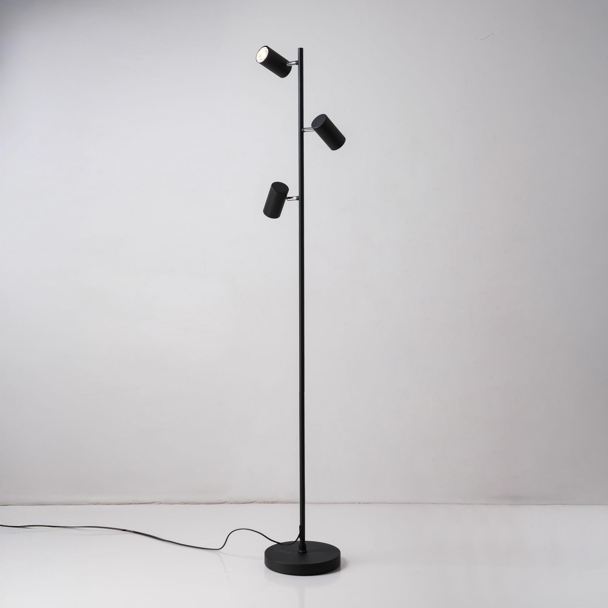 Stehleuchte Luvio 3-flammig GU10 | Schwarz, Minimalistisches Design, Verstellbare Strahler | Ideal für Wohnzimmer, Schlafzimmer und Home-Office
