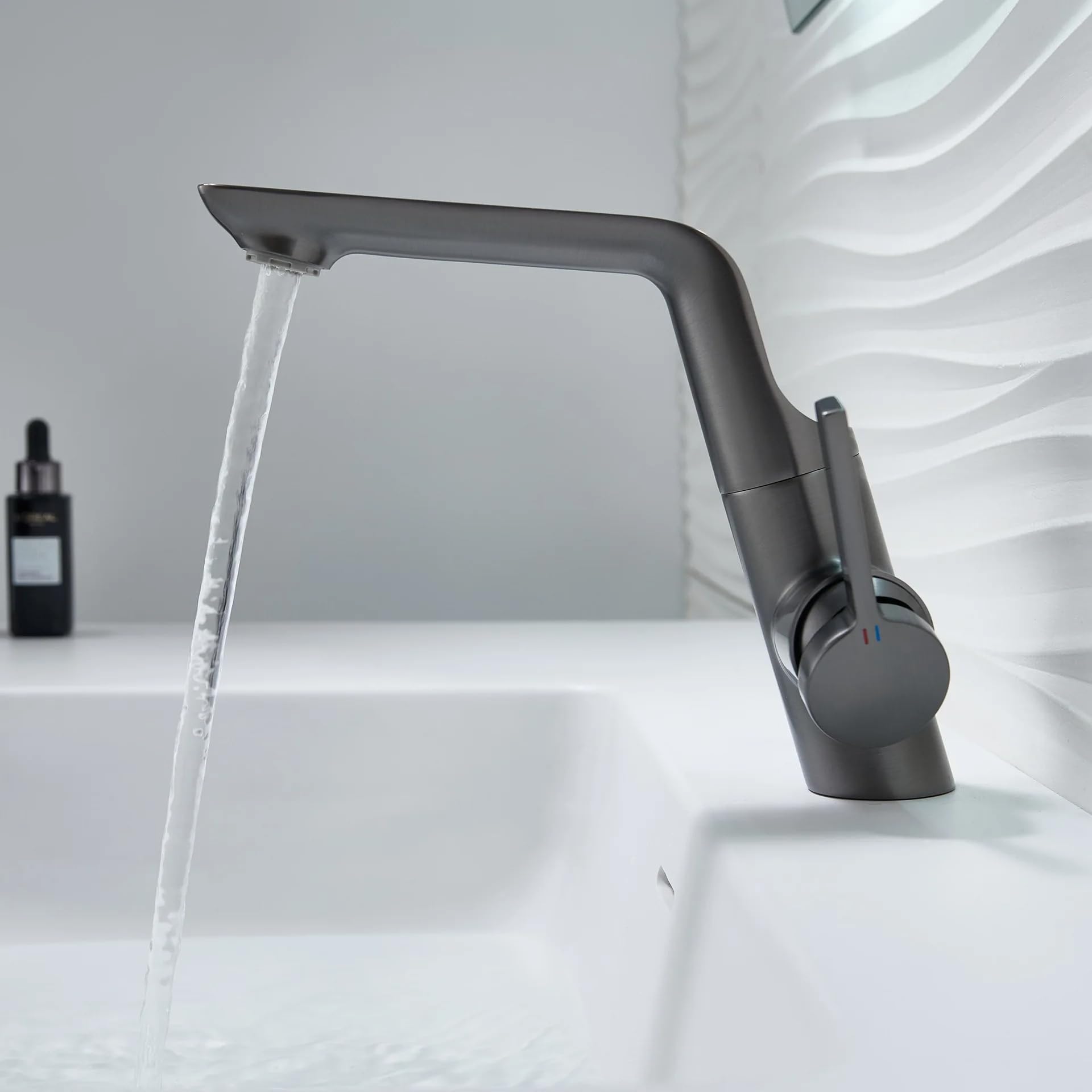 Robinet lavabo gris anthracite avec bec pivotant 360° au design moderne