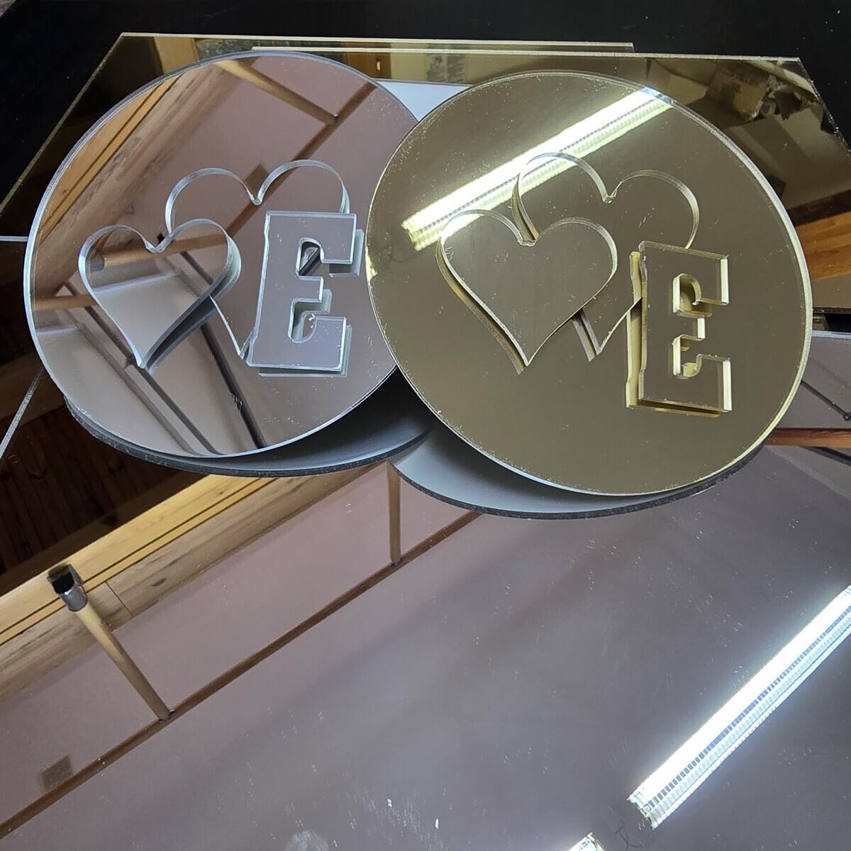AtHaus® Miroir Acrylique 3 mm incassable, Flexible et léger - Surface réfléchissante décorative sur Mesure - Carreaux pour projets DIY - Couleur : Argent - Taille: 60x60 cm