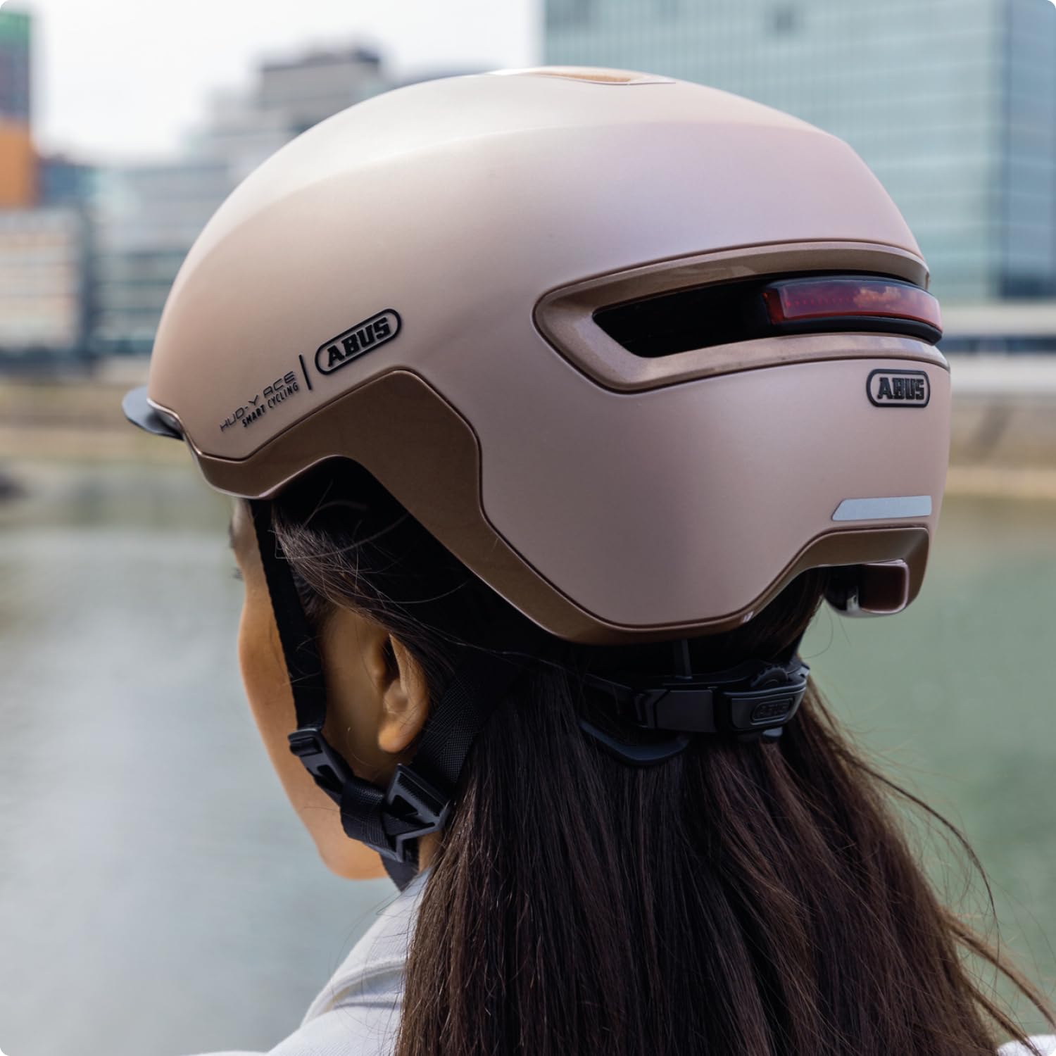 Abus HUD-Y - Luz Trasera LED magnética y Recargable y Cierre magnético - Casco de Bicicleta Moderno para Uso Diario - para Hombre y Mujer