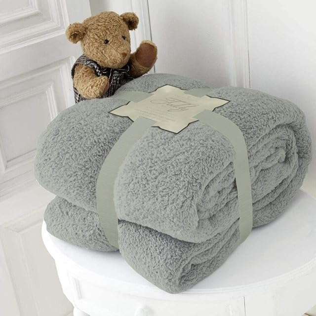 Hachette Teddy Fleece Throw Blanket Soft Warm Throw Over Sofa Bed Travel Bedspread Blanket (Grey Silver, Double - 150 x 200 cm)