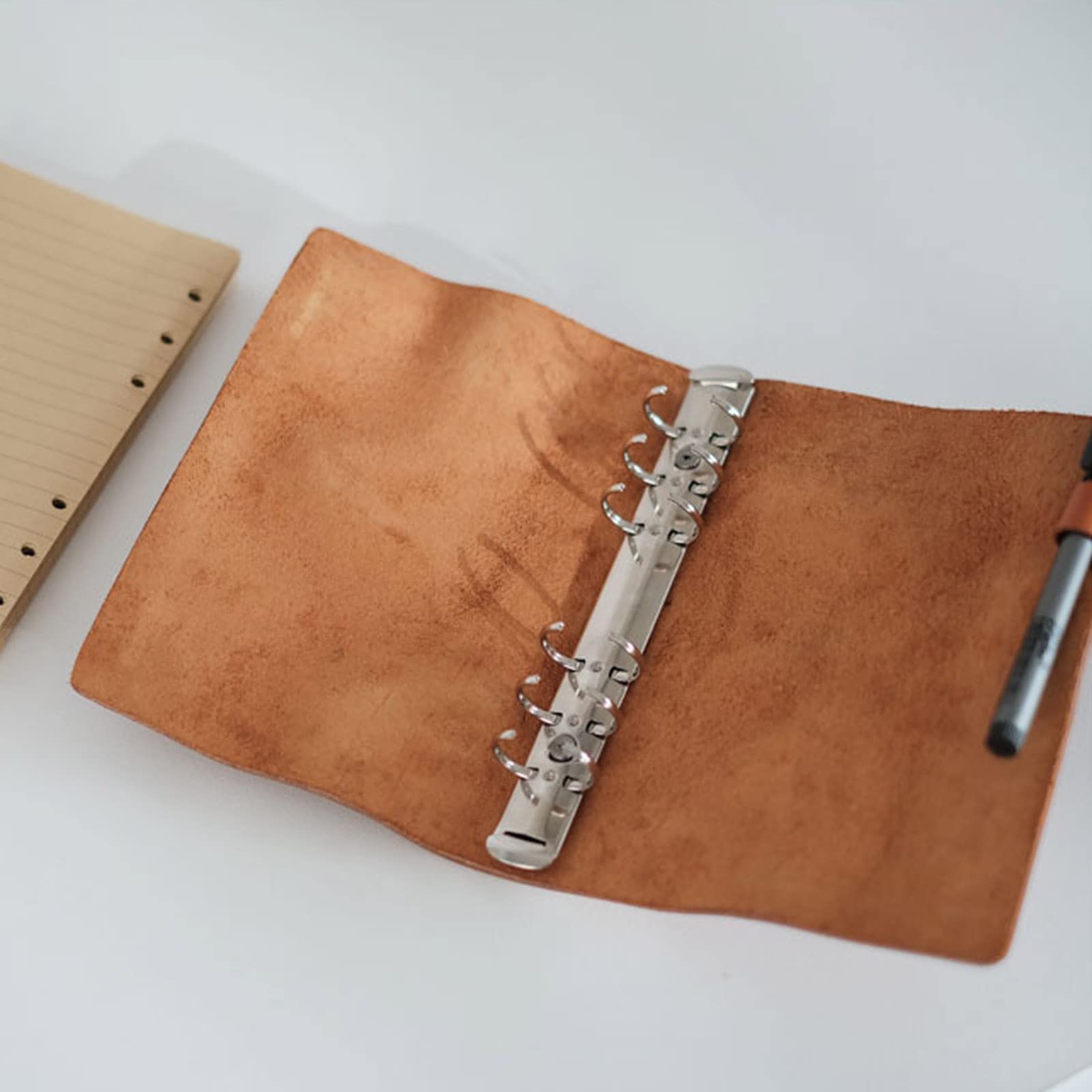 BmxauZ Diario in pelle A6 - Taccuino versatile per disegnare e scrivere con raccoglitore, 80 fogli di carta Kraft, realizzato come un diario di viaggio rilegato in morbida pelle per uomini e donne
