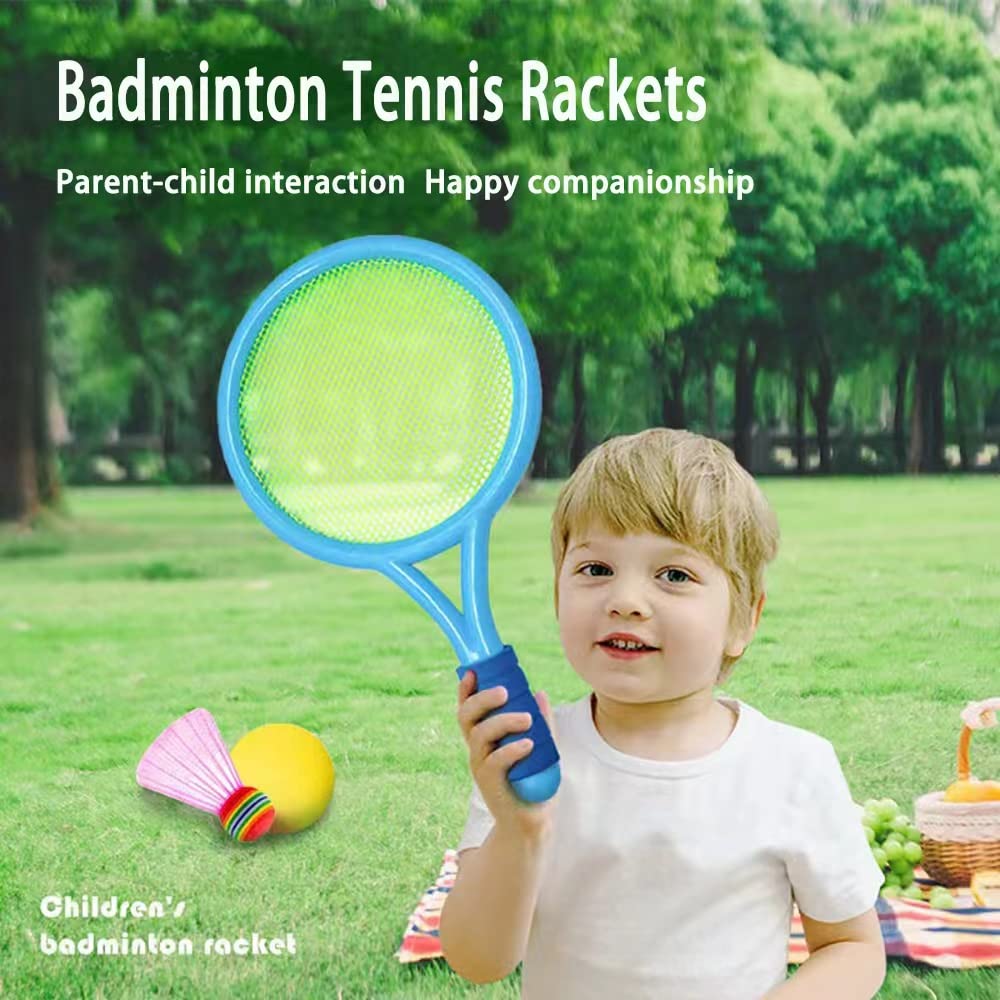Raquettes géantes enfant tennis badmington plein air. Jeu ave balles Raquettes géantes enfant tennis badmington plein air. Jeu ave balles