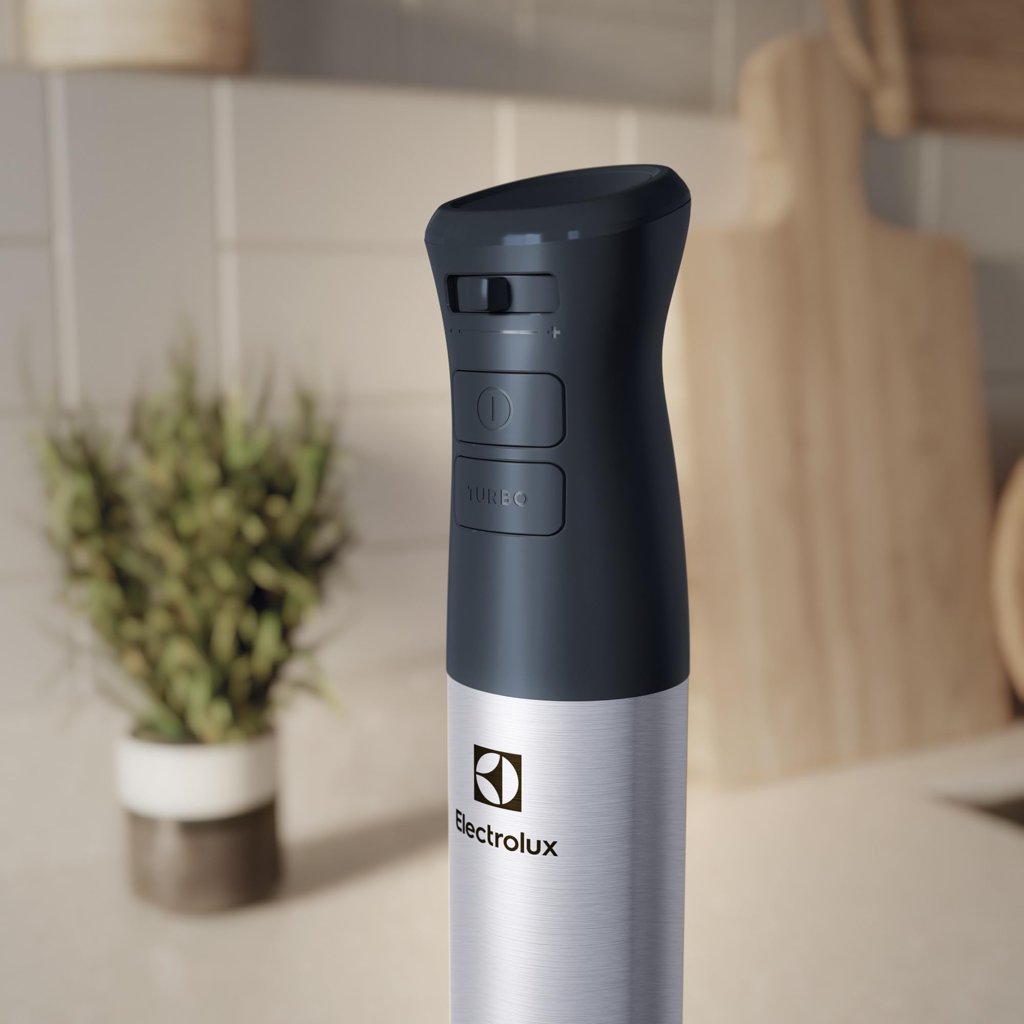 Electrolux Frullatore ad immersione Create 5 E5HB1-6SS, con frusta, tazza e mini tritatutto, velocità multiple, funzione turbo, impugnatura comoda, 800 W, acciaio inossidabile