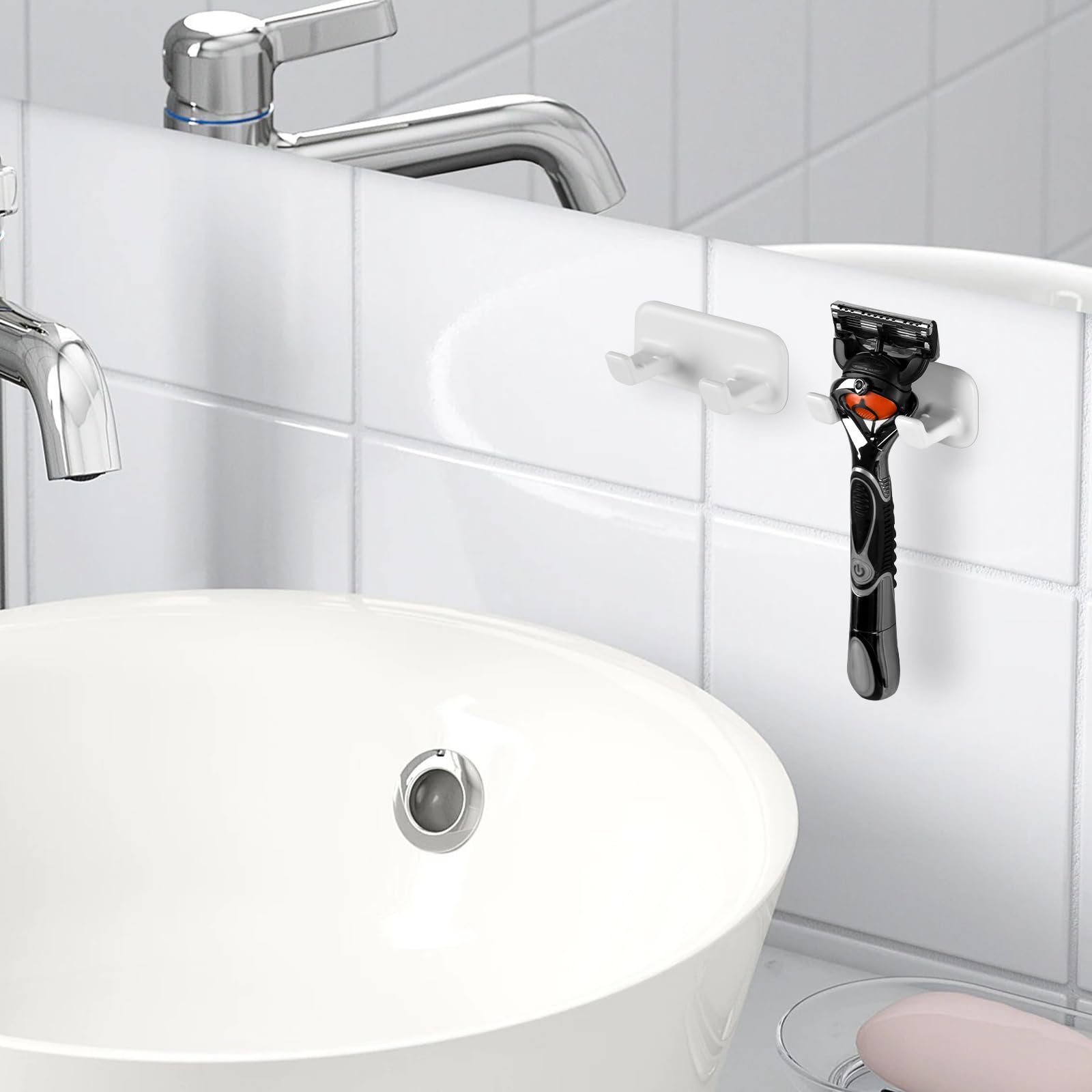 Linkidea Confezione da 2 porta rasoi per doccia, gancio adesivo da parete per rasoio, organizer per rasoio da bagno senza foratura, compatibile con Gillette Fusion 5, Harry's, Dorco Pace 6 (bianco)