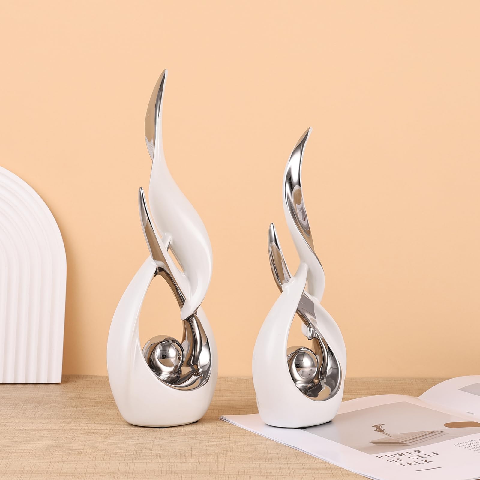 2 estatuas de cerámica blanca y plateada para decoración del hogar, esculturas de arte abstracto moderno, elegantes objetos decorativos de mesa para comedor, entrada, soporte de TV, chimenea, centros