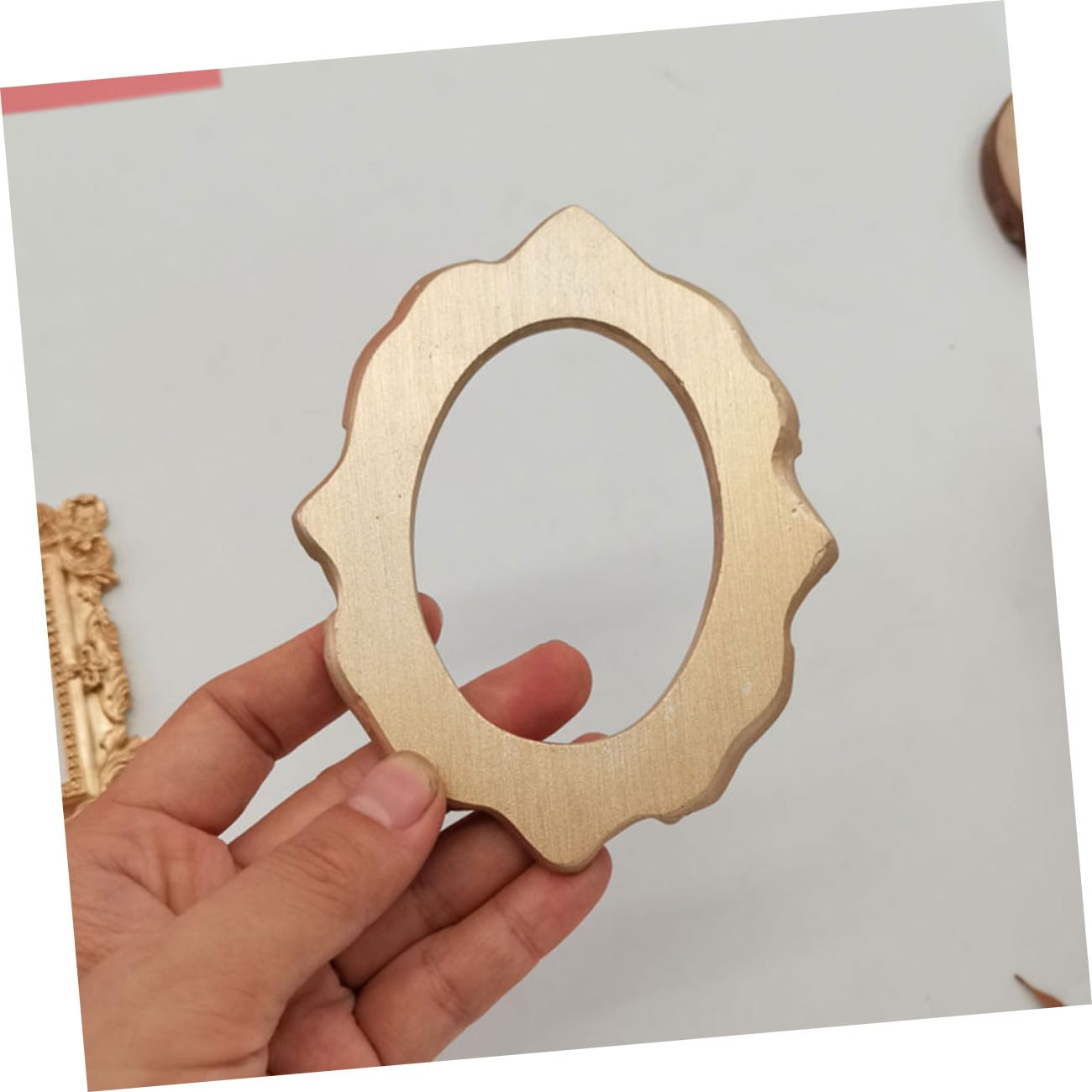 UKCOCO Mini Cadres Photo Décoratifs Finition Fine Lot de 3 en Résine Dorée, Ornement Chic et Style Européen pour Décoration Élégante de Maison ou Café