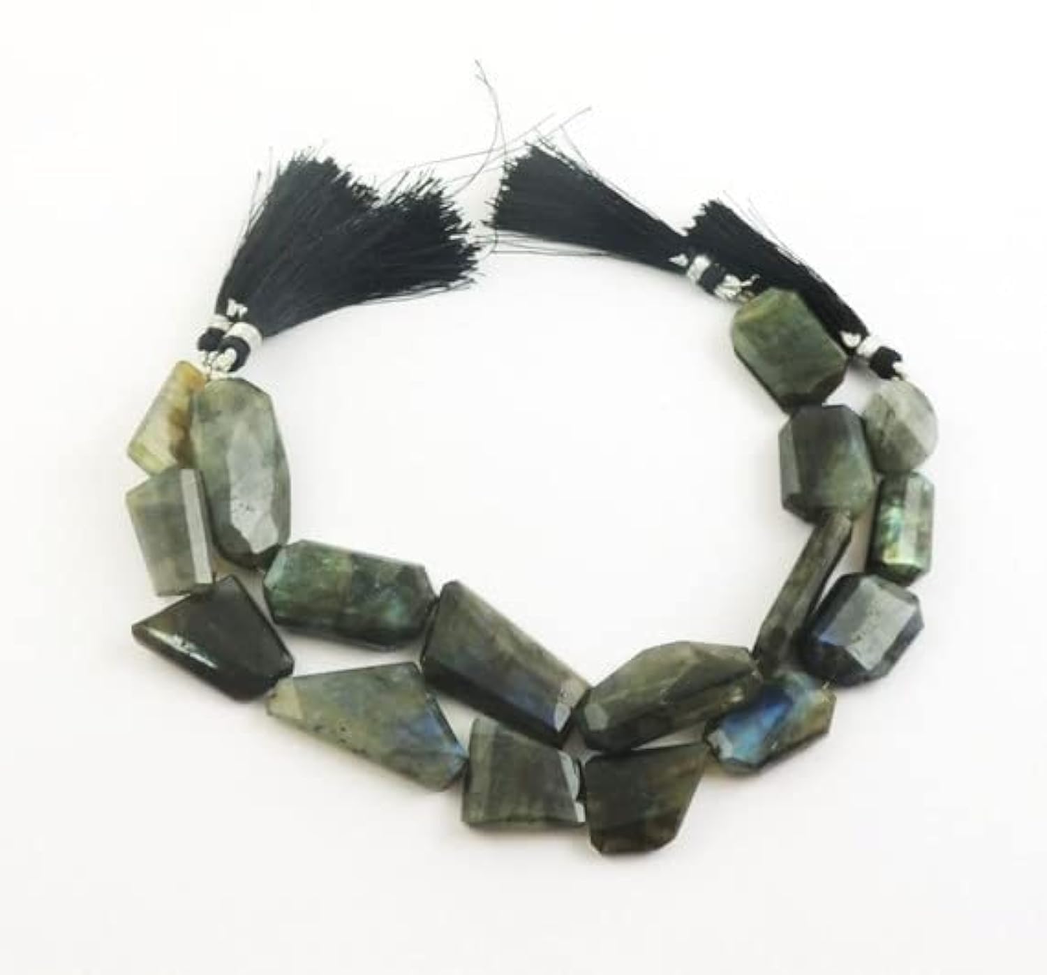 Labradorite facettée reflets intenses pour raviver vos bijoux ternes