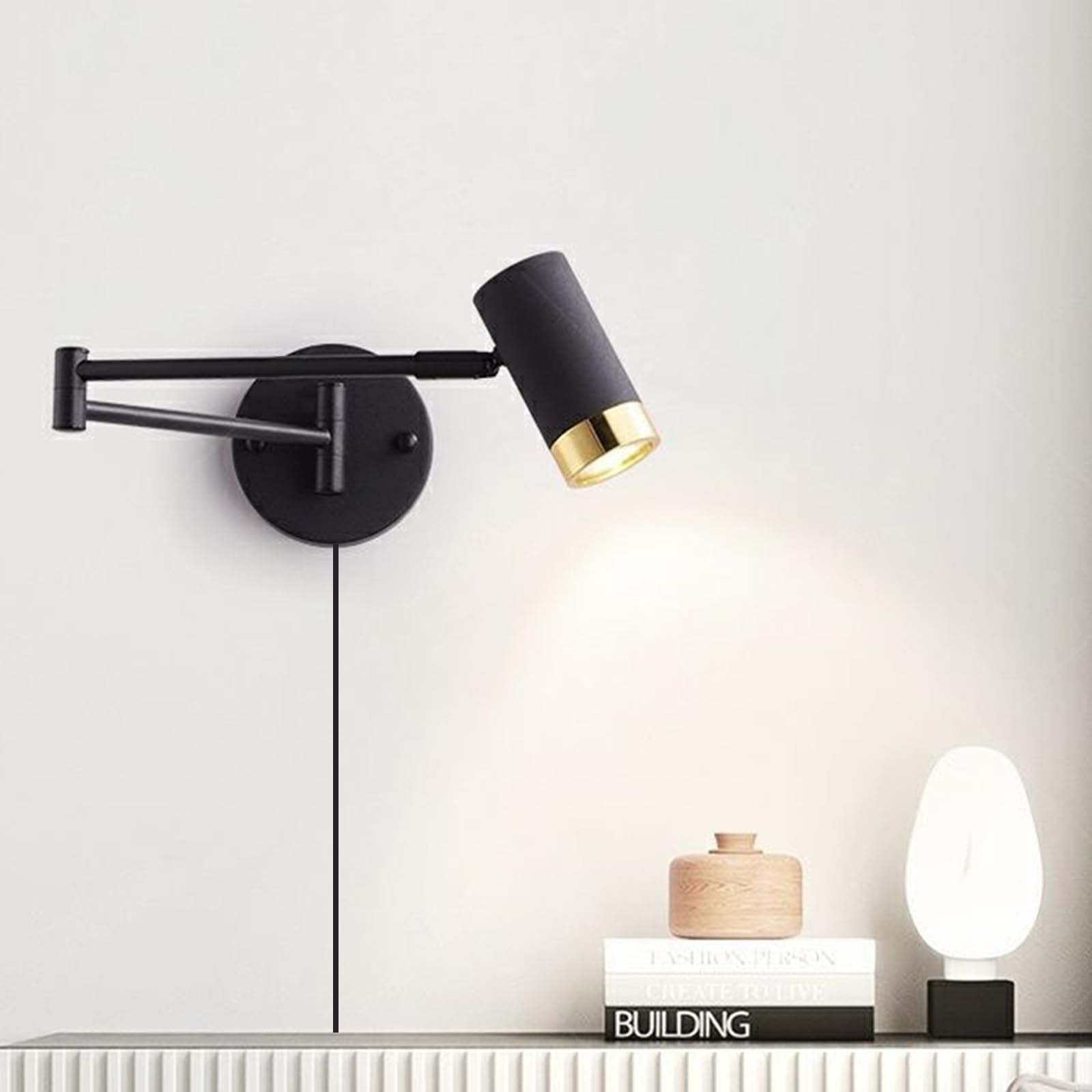 LED Innen Retro Wandleuchte mit Schalter Stecker Wandlampe 350°+180° Drehbar Wandbeleuchtung Eisen Aluminium Langer Arm Kopfende Lesen für Schlafzimmer Küche Esszimmer (Weiß + Gold)