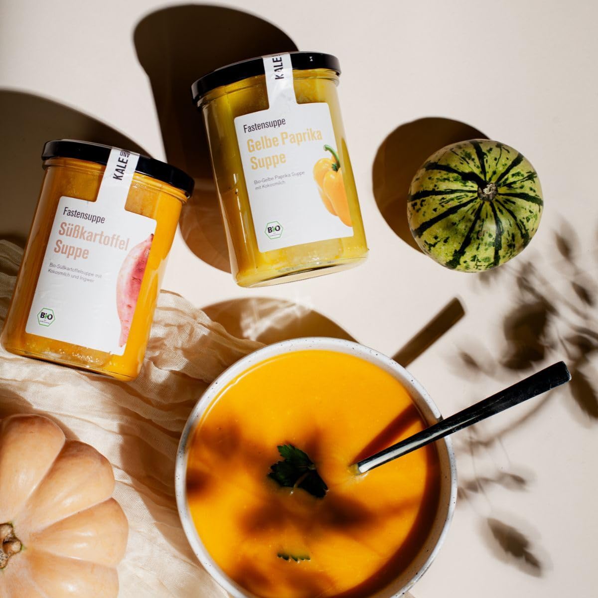 Kale&Me Suppenkur 3 Tage – 6 Flaschen je 320 ml & 6 Suppen je 380 ml | 2 verschiedene kaltgepresste Säfte & 2 wärmende Suppen pro Tag, vegan, ohne Zusatz- & Konservierungsstoffe, mit Kurguide